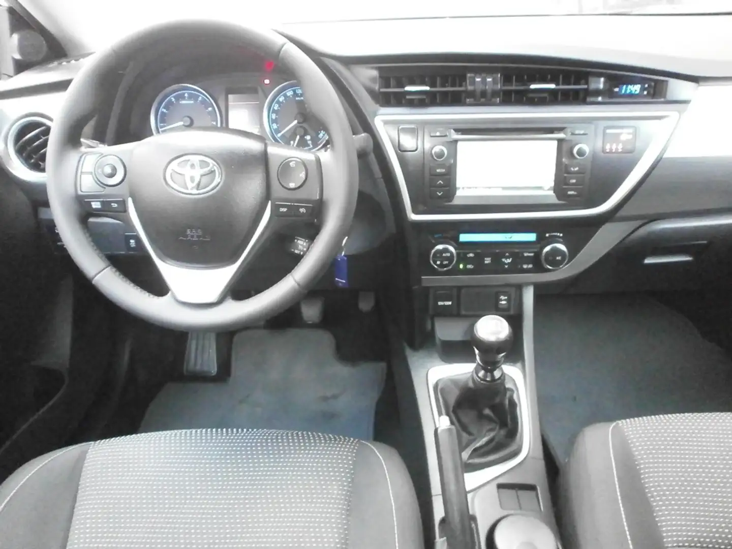 Toyota Auris Touring Sports 130 Active Blanco - 2