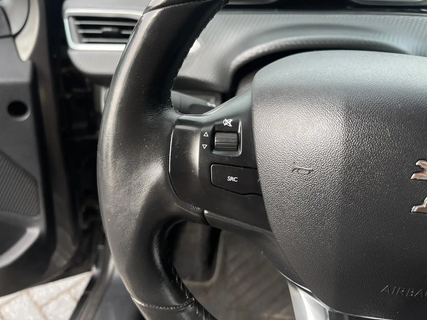 Peugeot 2008 1.2 PureTech Blue Lion | VOL Automaat | Trekhaak | Gris - 2