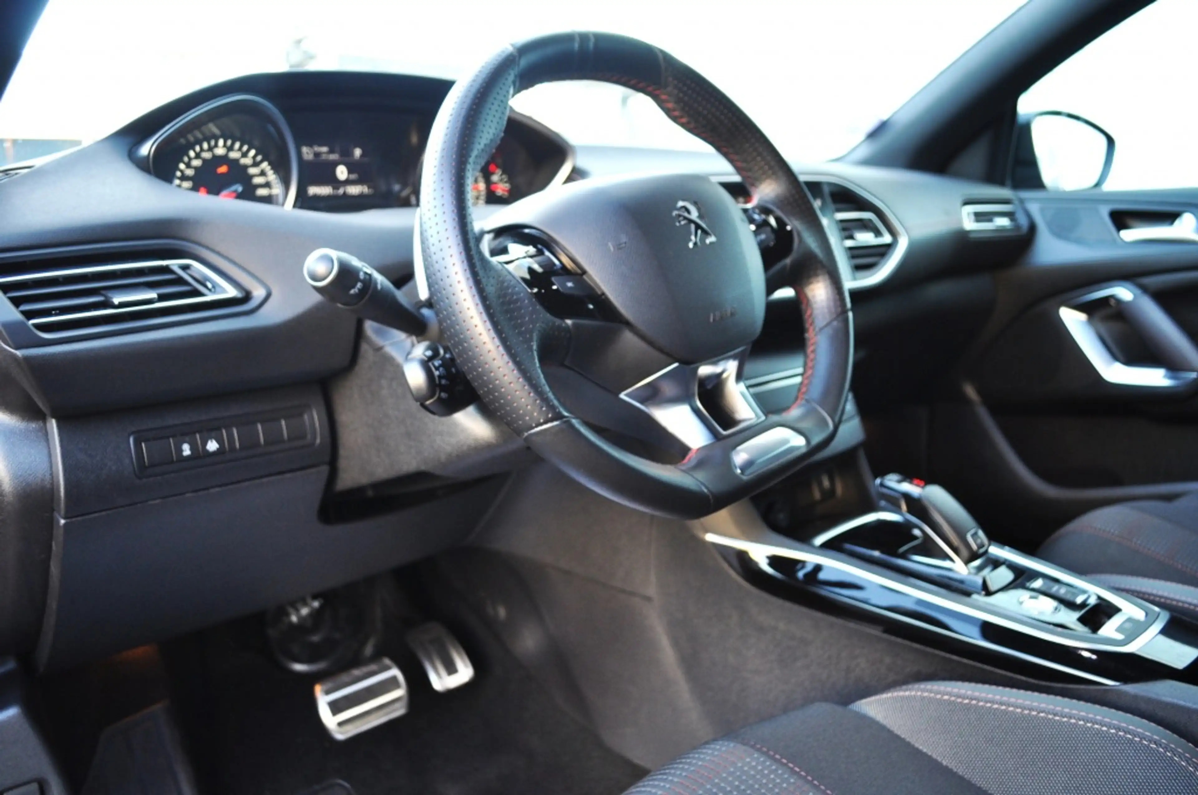 Peugeot 308 1.2 GT Aut mass pdc v+a cam stoelv. — photo 10