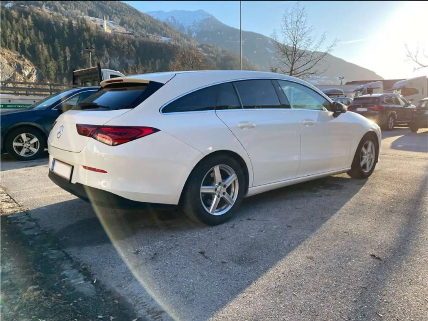 Mercedes-Benz CLA 180 d Shooting Brake Weiß - 2