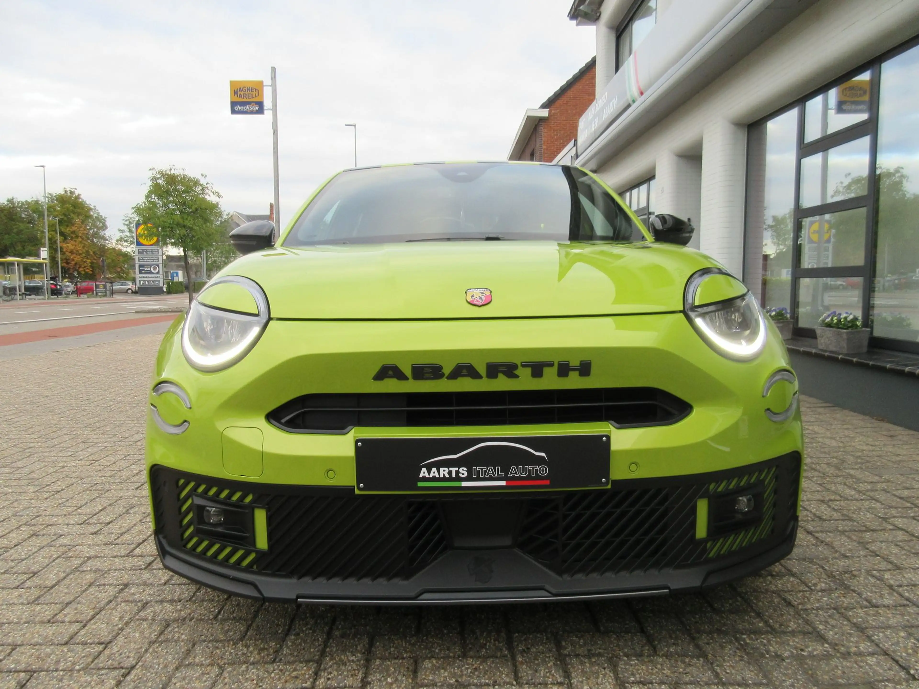Abarth 600e Scorpionissima 280 pk — photo 8