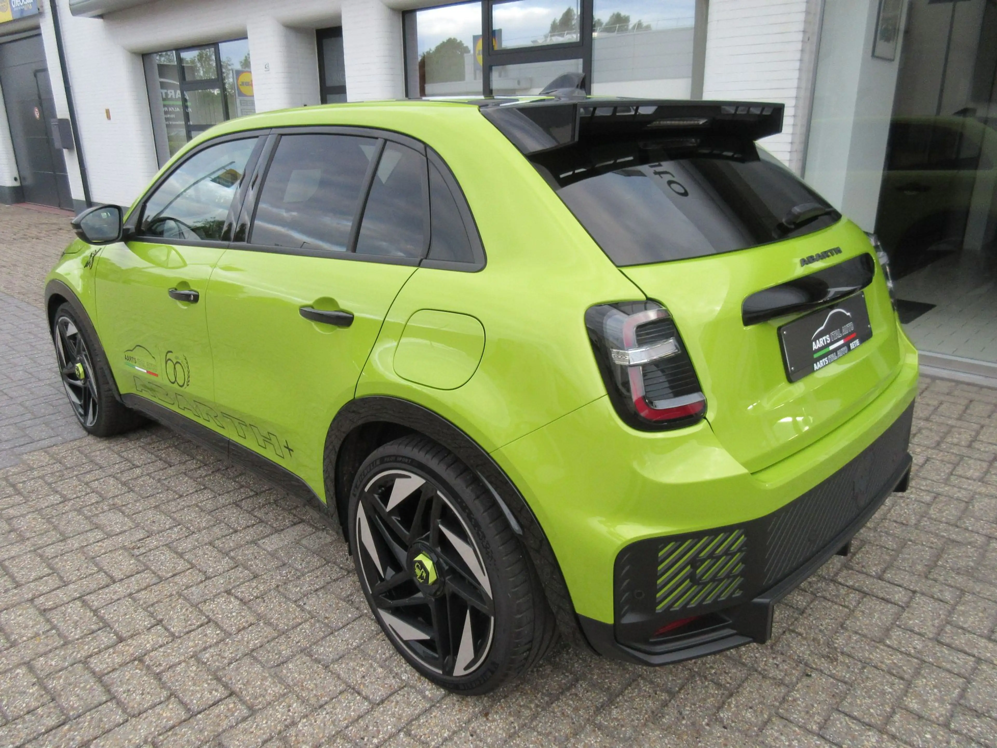 Abarth 600e Scorpionissima 280 pk — photo 4