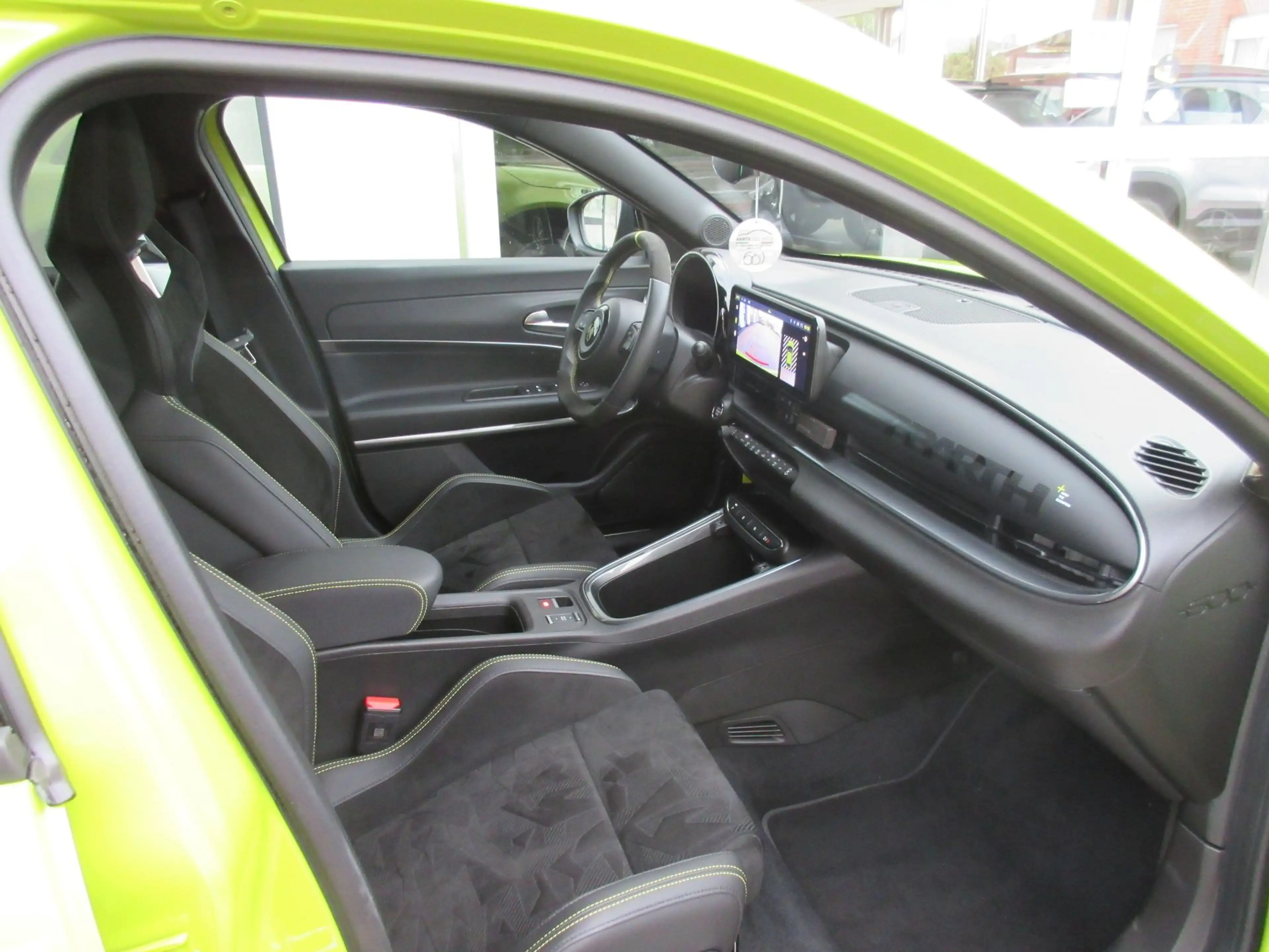 Abarth 600e Scorpionissima 280 pk — photo 10