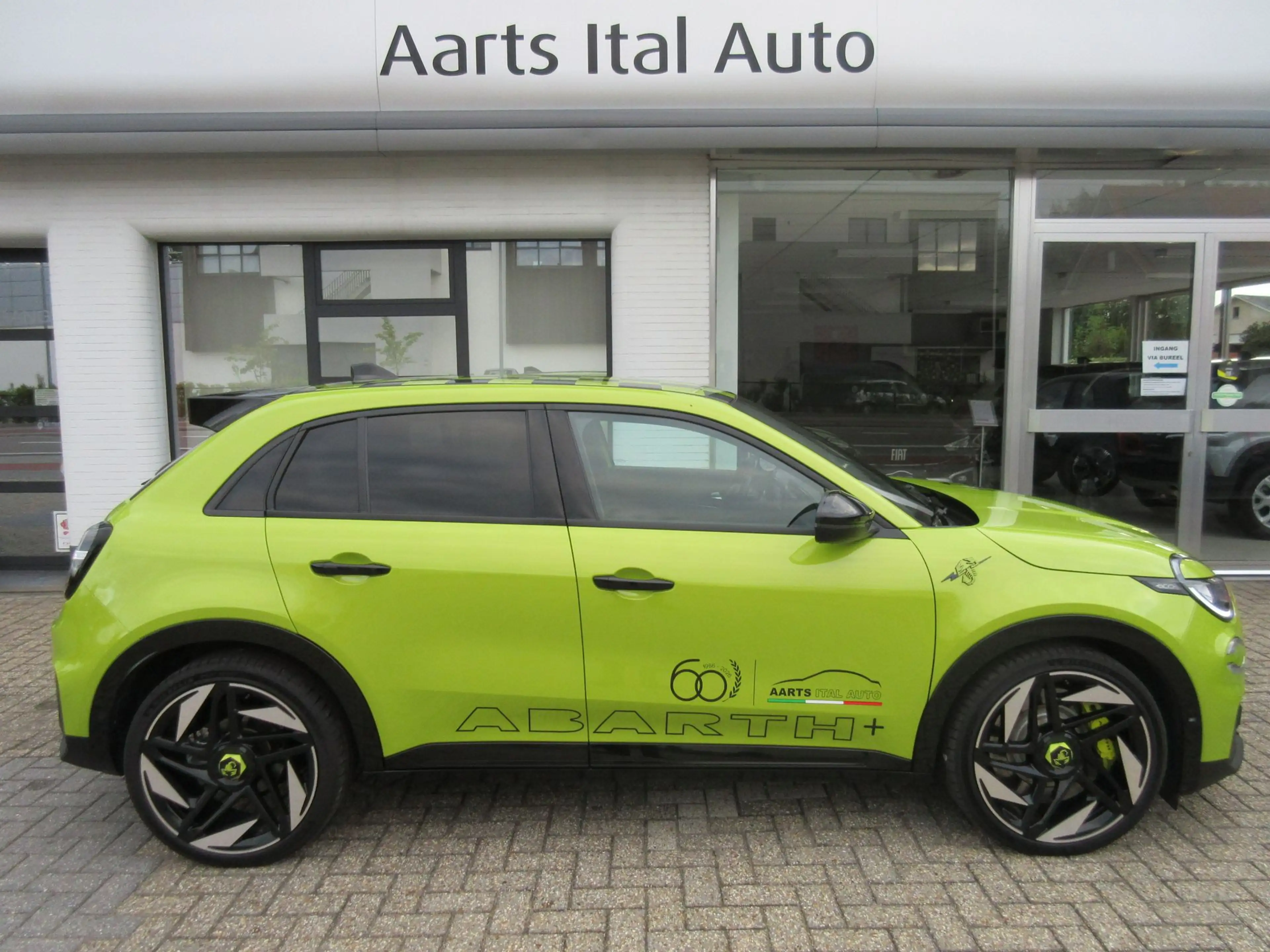 Abarth 600e Scorpionissima 280 pk — photo 6