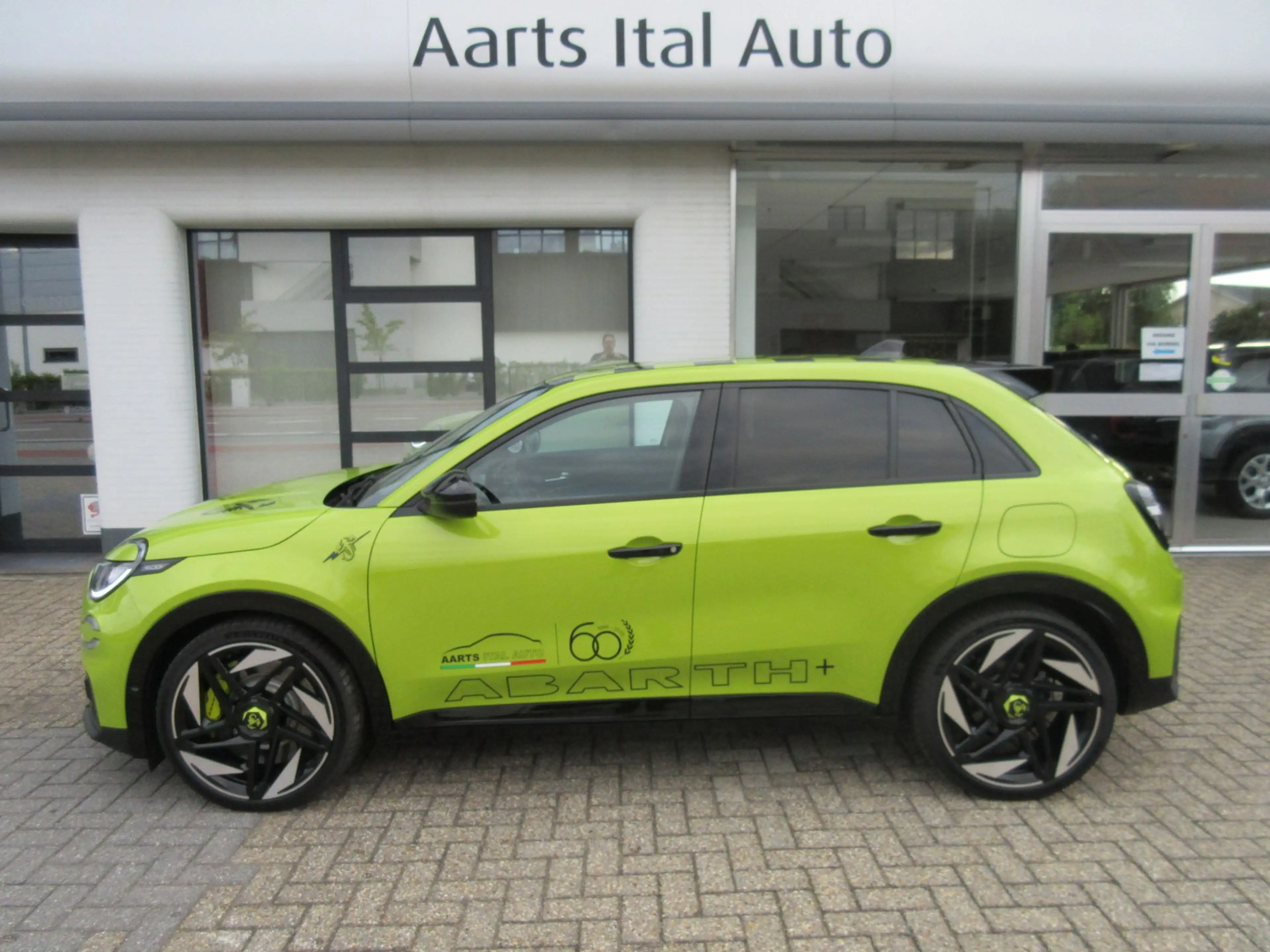Abarth 600e Scorpionissima 280 pk — photo 3