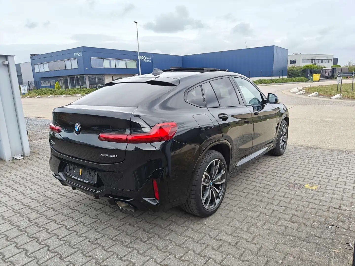 BMW X4 xDrive20i M-Pack/Pano/360/Ad.Cruise/20"/Trekhaak Black - 2