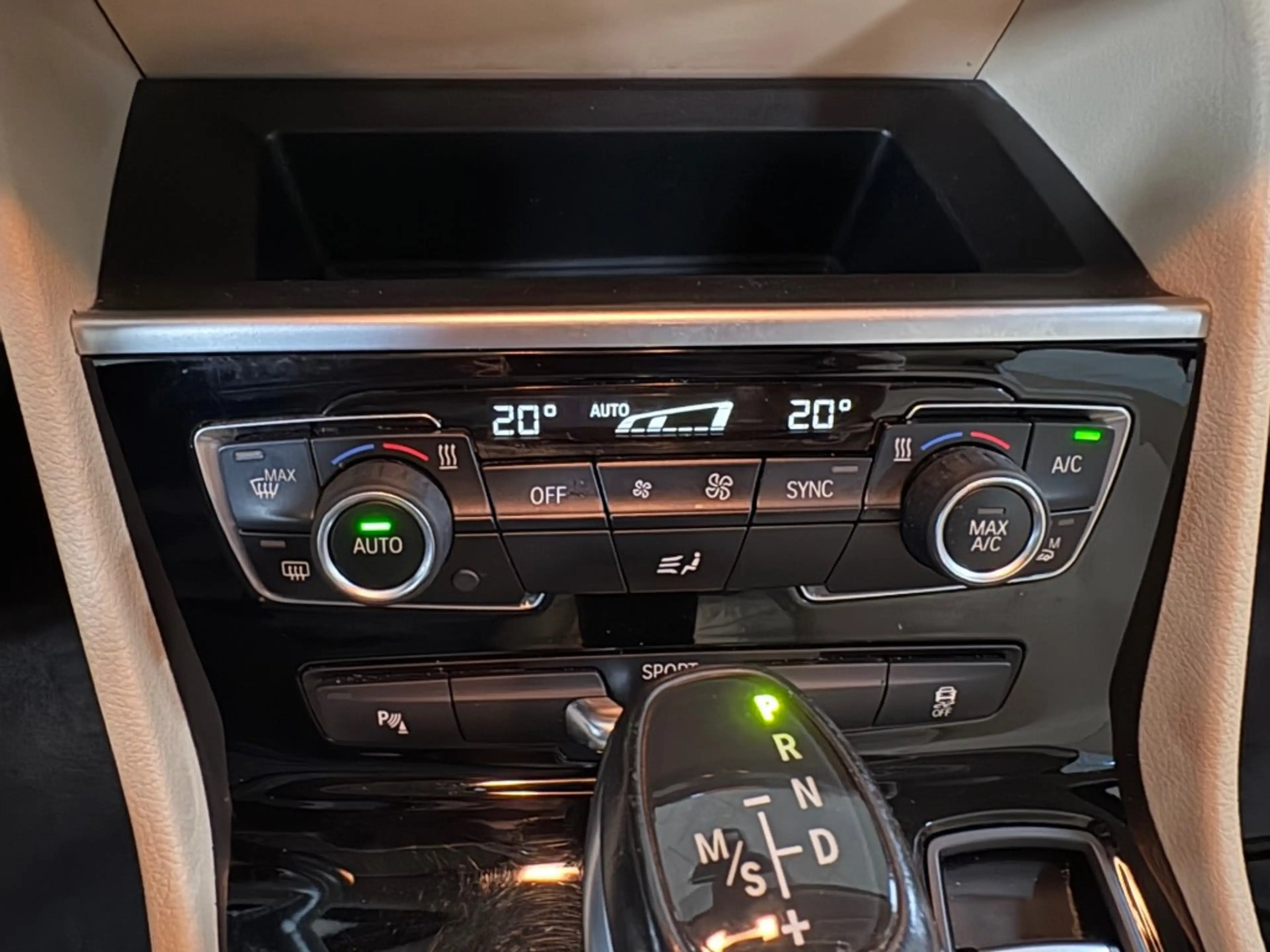 BMW 218 218I EXE Sport Leder Navigatie Cam PDC Headup — photo 17