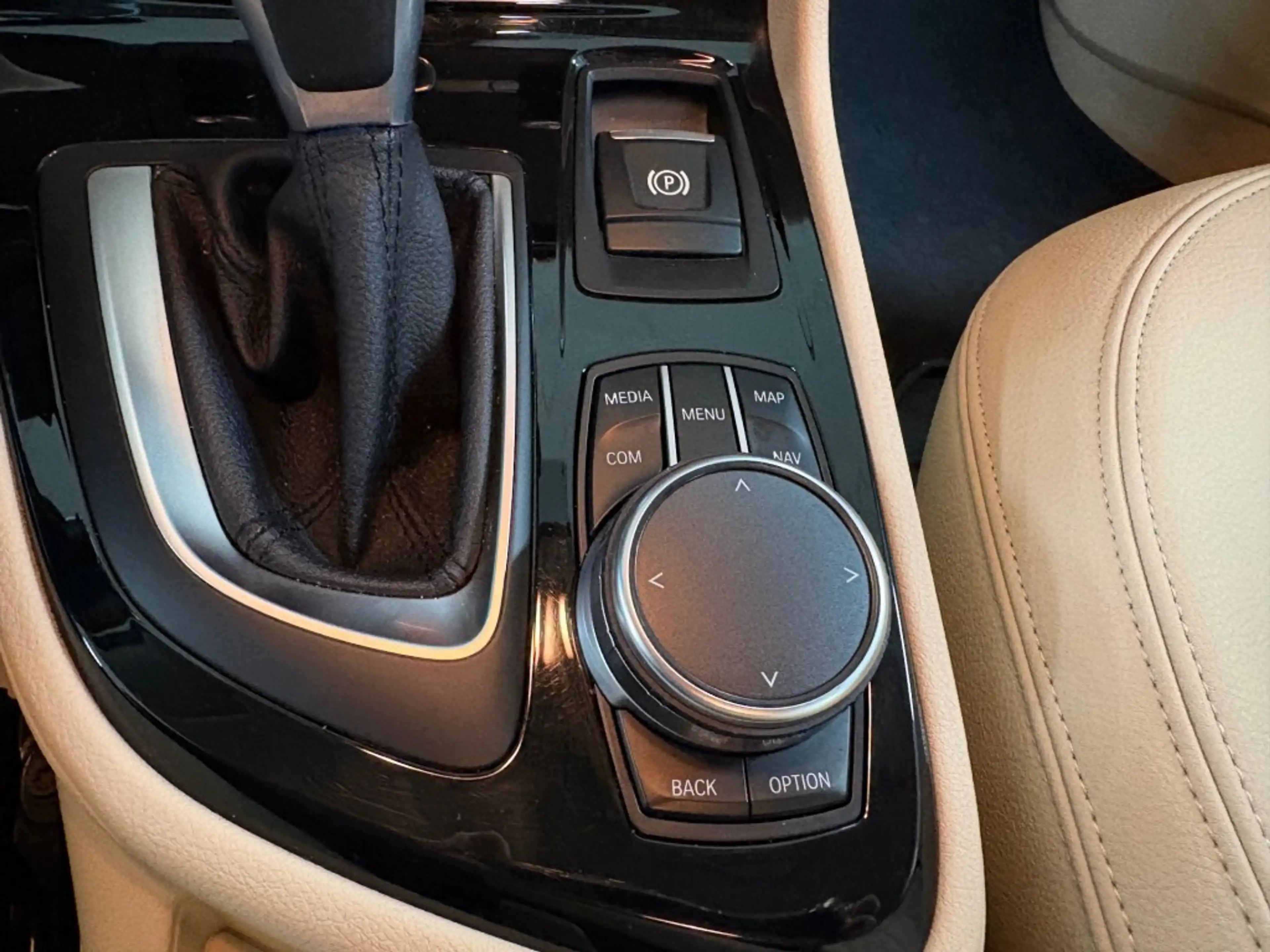 BMW 218 218I EXE Sport Leder Navigatie Cam PDC Headup — photo 15