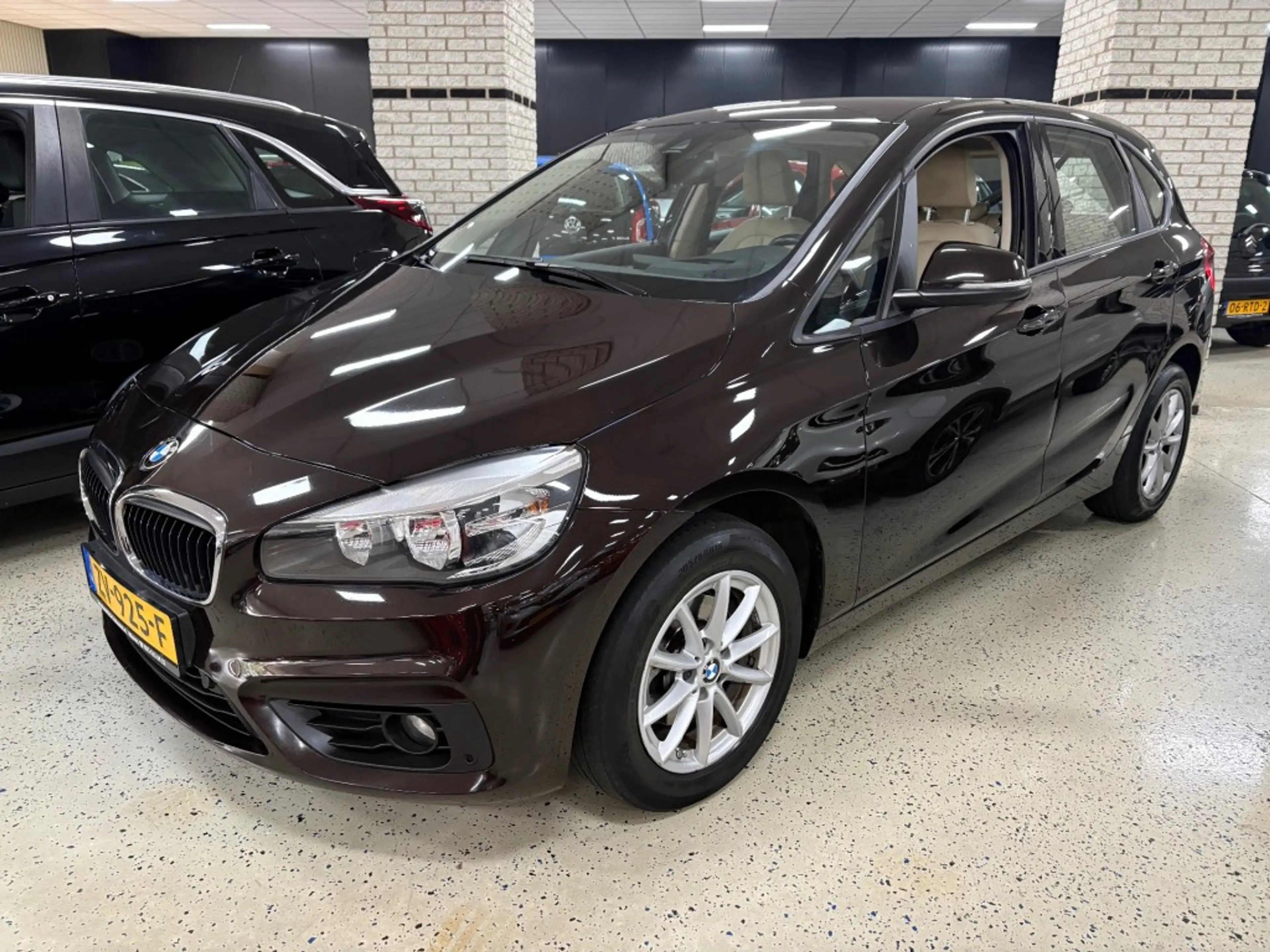 BMW 218 218I EXE Sport Leder Navigatie Cam PDC Headup — photo 23