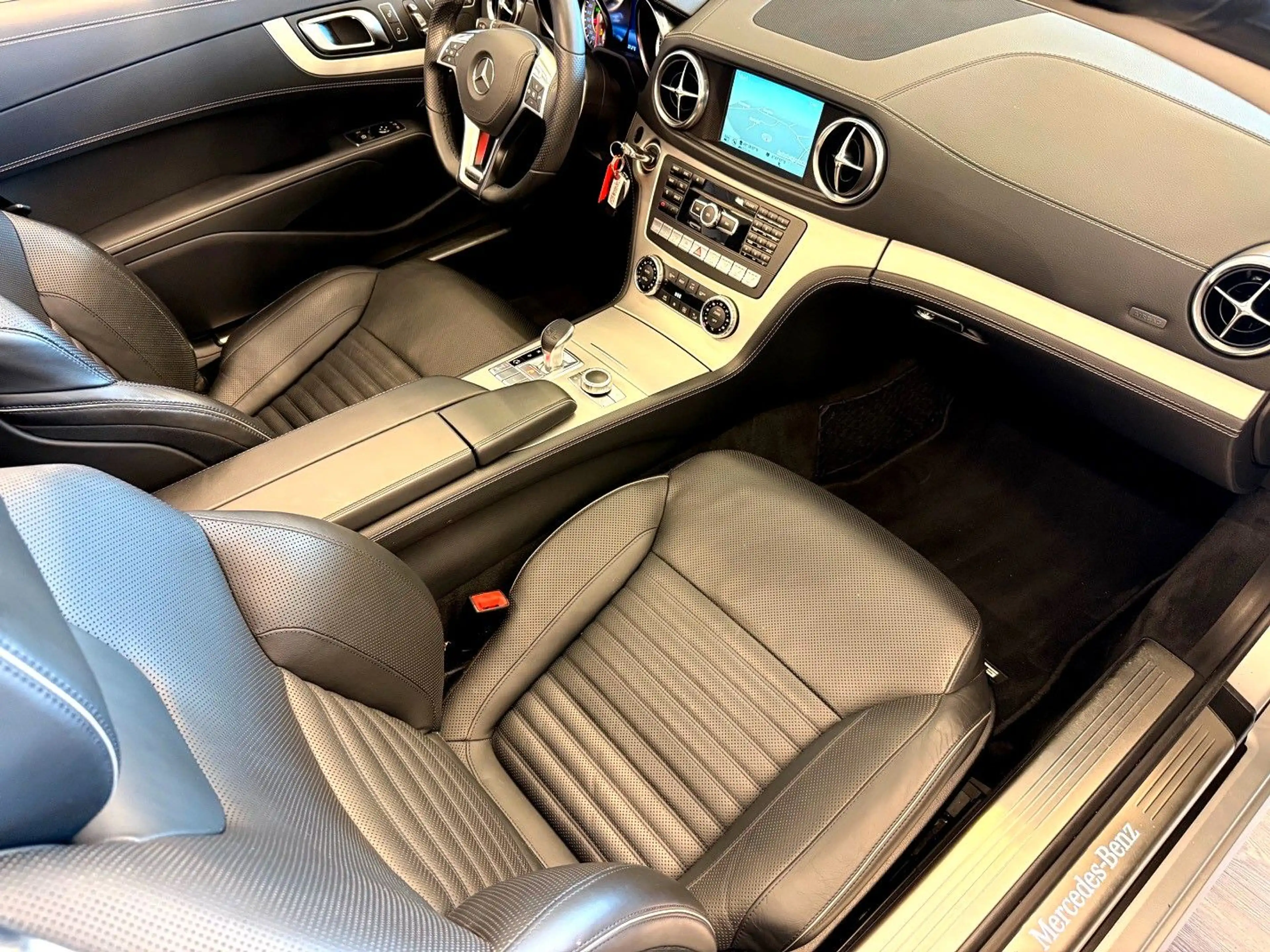 Mercedes-Benz SL 350 AMG Paket Perfekte Ausstattung Garantie — photo 4