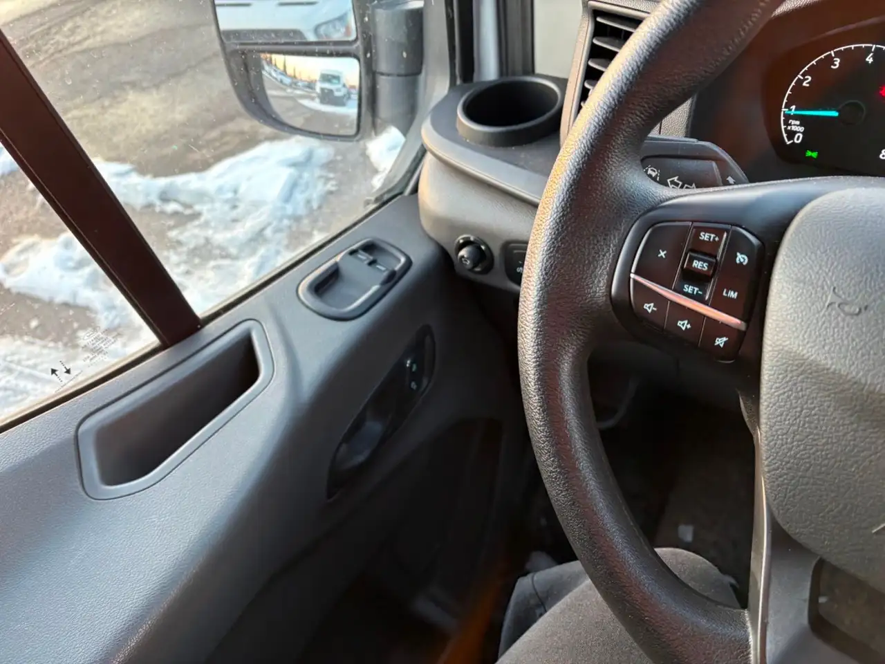 Ford Transit Cargo Van снимка Ford Transit Cargo Van
