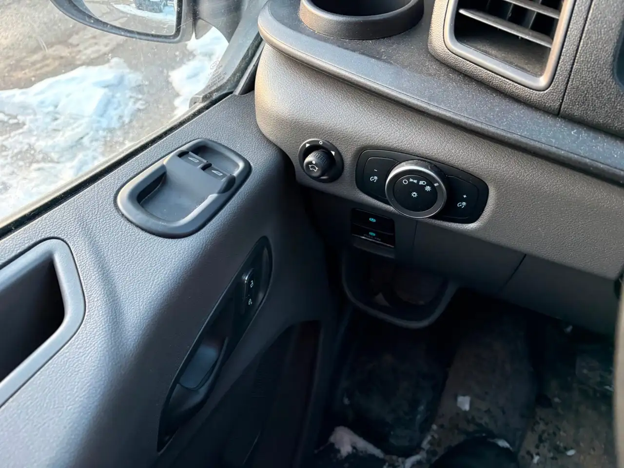 Ford Transit Cargo Van снимка Ford Transit Cargo Van