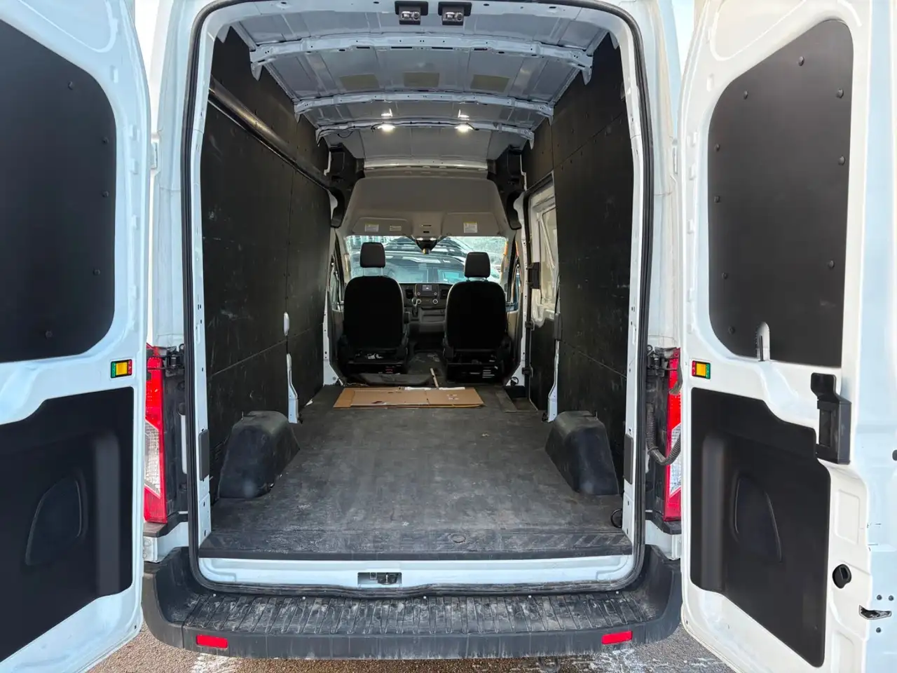 Ford Transit Cargo Van снимка Ford Transit Cargo Van