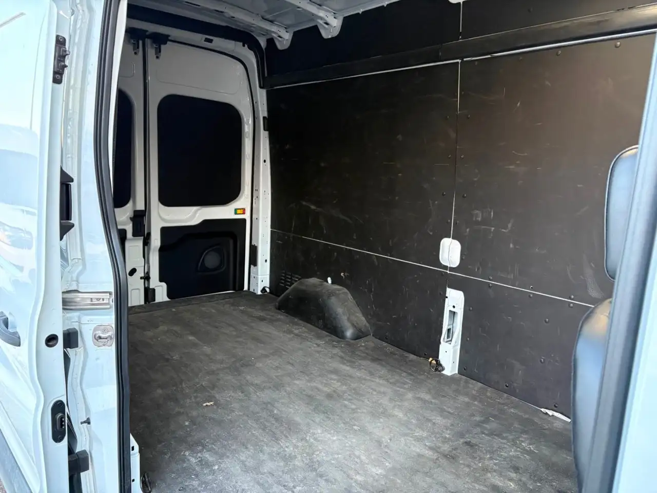Ford Transit Cargo Van снимка Ford Transit Cargo Van