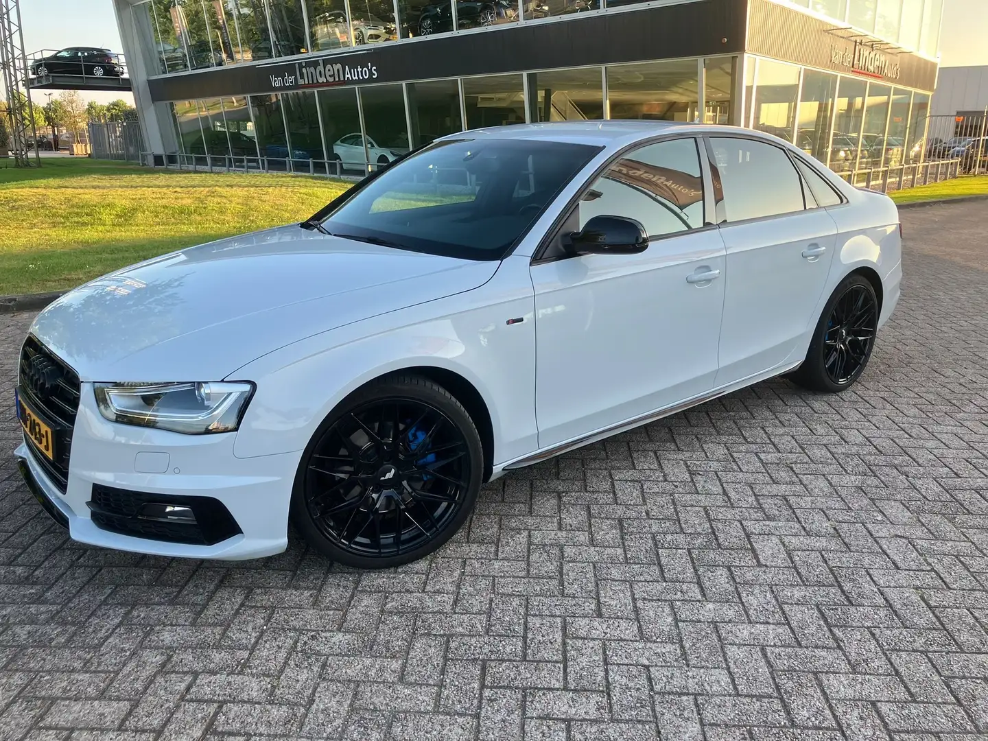 Audi A4 1.8 TFSI S Edition Grijs - 1