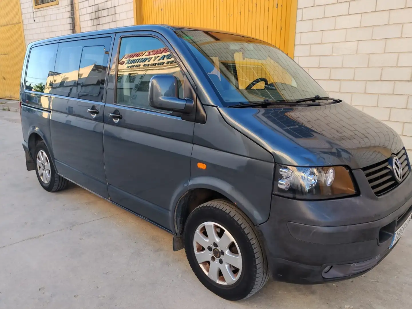 Volkswagen Transporter Shuttle 2.5TDI Tiptronic 130 Gris - 1