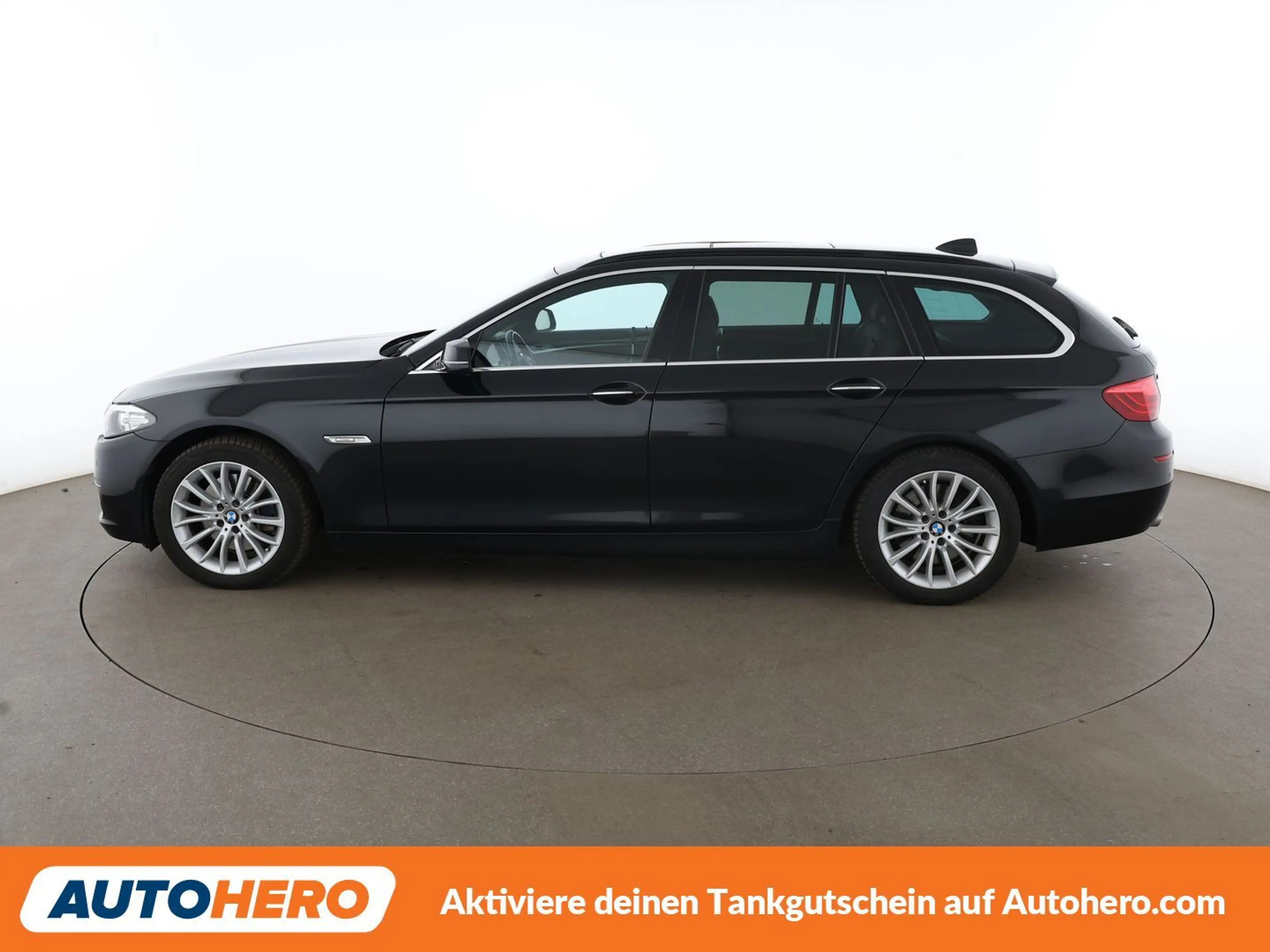 BMW 530 530d xDrive Aut.*HUD*NAV*BI-XENON*PDC*SHZ*BT*PANO* — photo 3