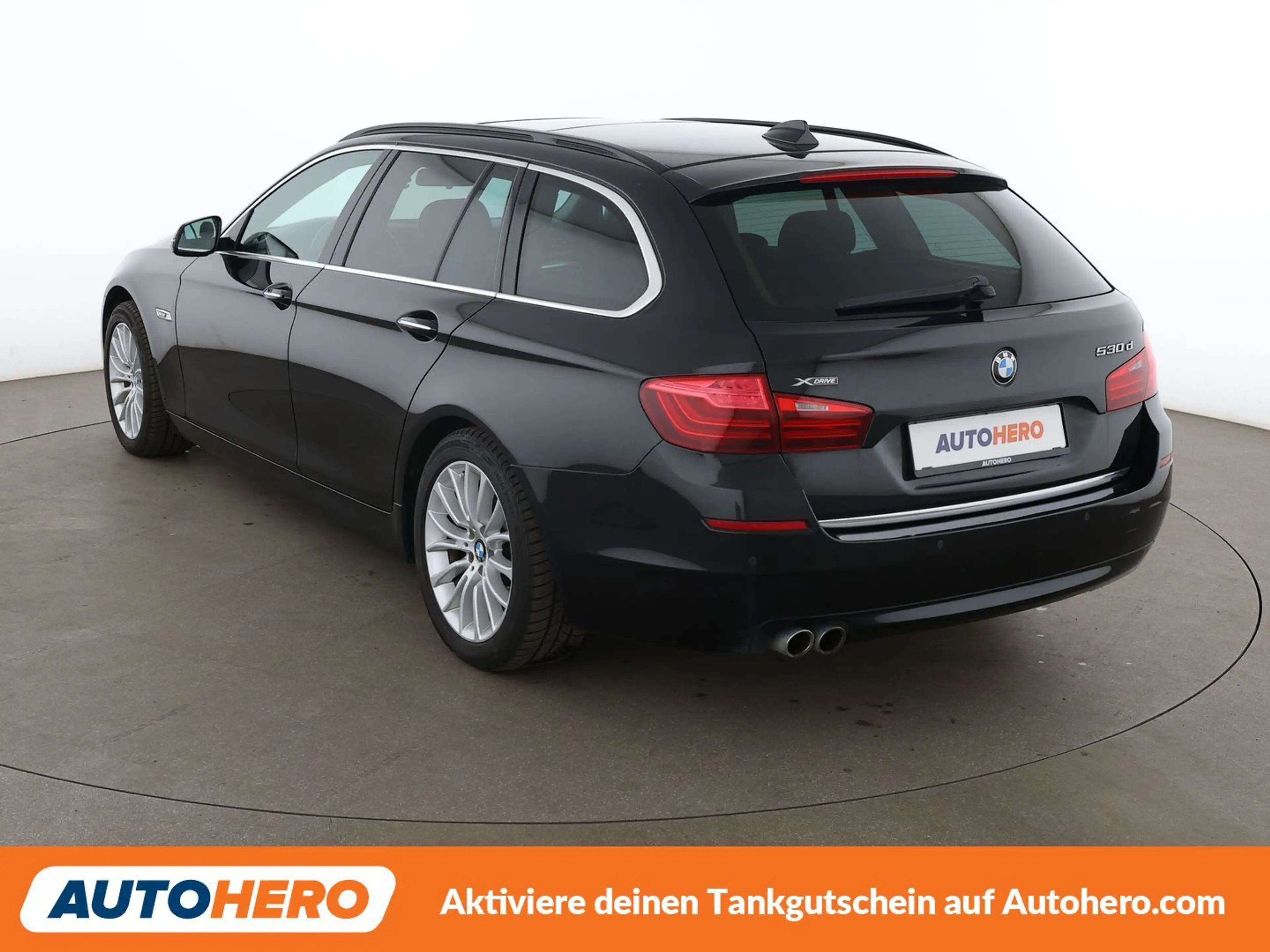 BMW 530 530d xDrive Aut.*HUD*NAV*BI-XENON*PDC*SHZ*BT*PANO* — photo 4
