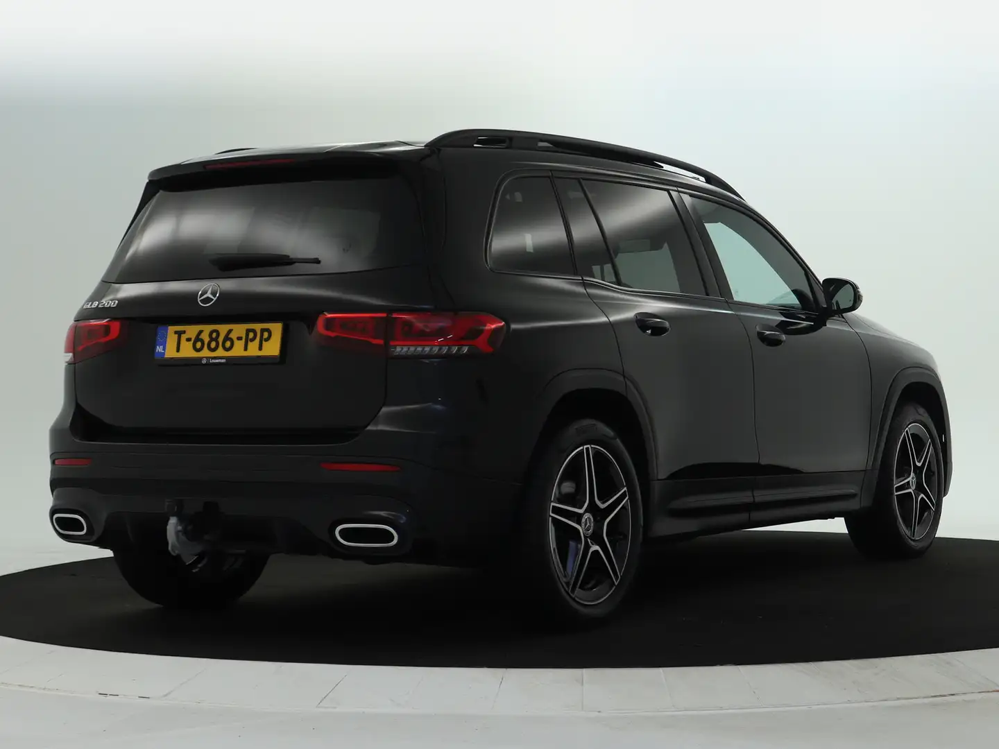 Mercedes-Benz GLB 200 AMG Line | Panoramadak | Trekhaak | Cruise Control Zwart - 2