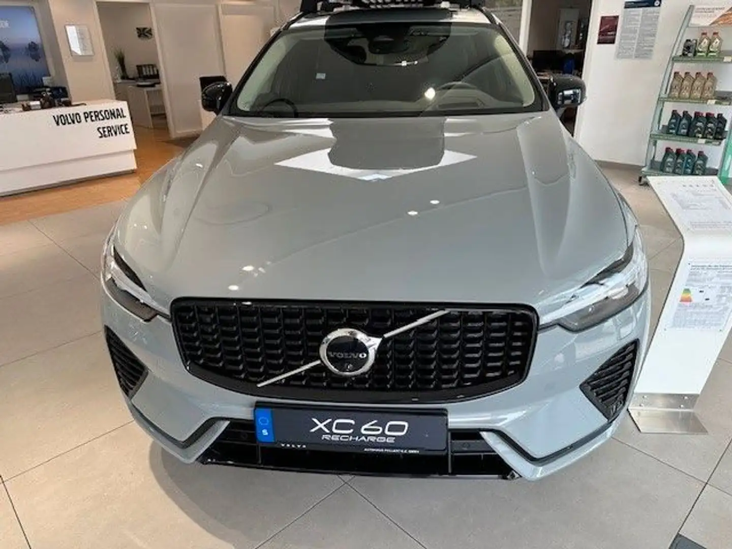 Volvo XC60 Plus Dark Recharge Plug-In Hybrid AWD Grau - 2