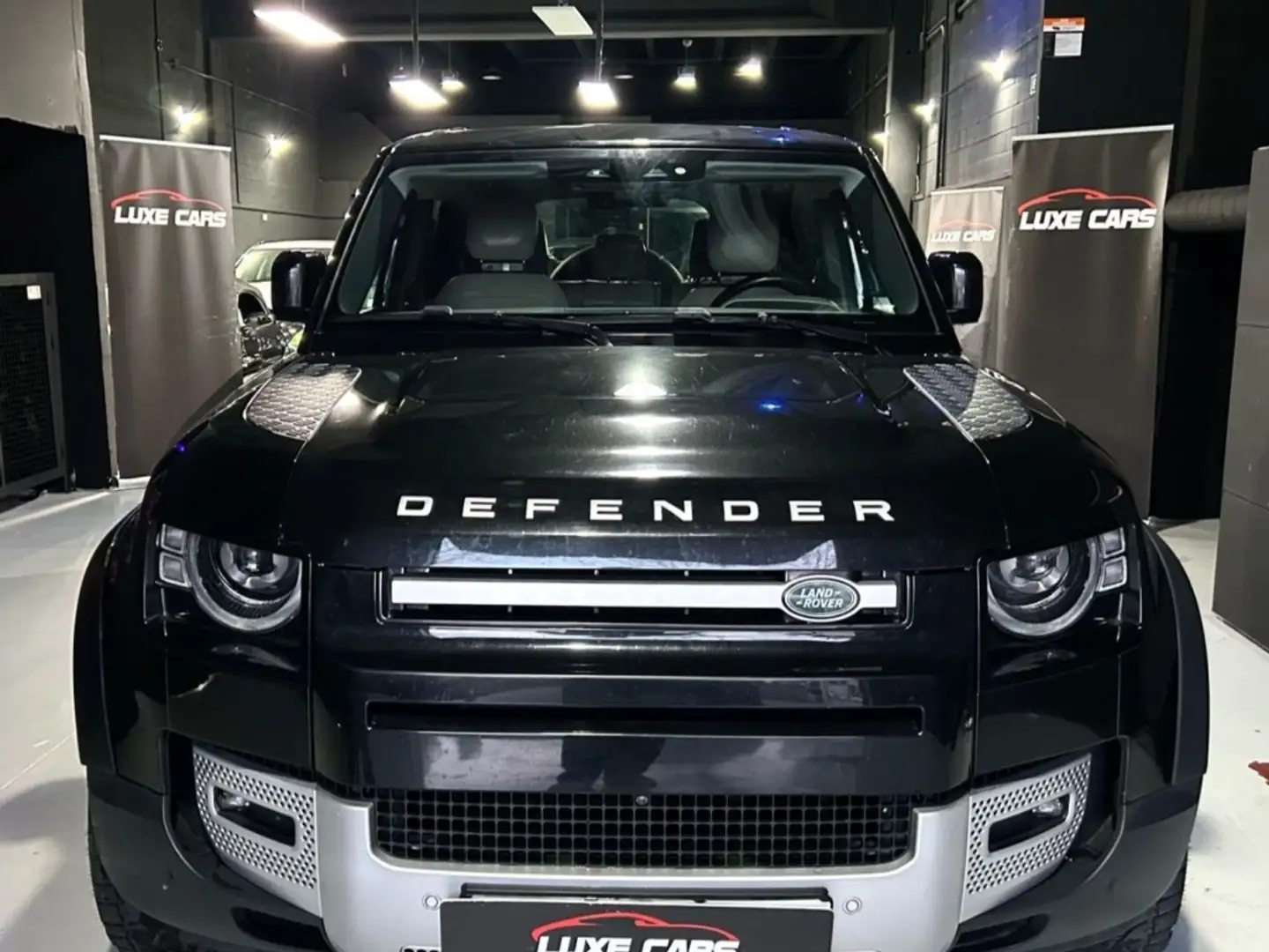 Land Rover Defender 110 2.0D SD4 First Edition AWD Aut. 240 Zwart - 2