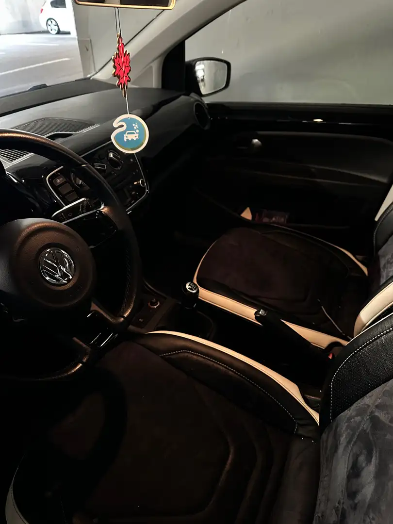 Volkswagen up! up! 1.0 high up! BlueM. Zwart - 2