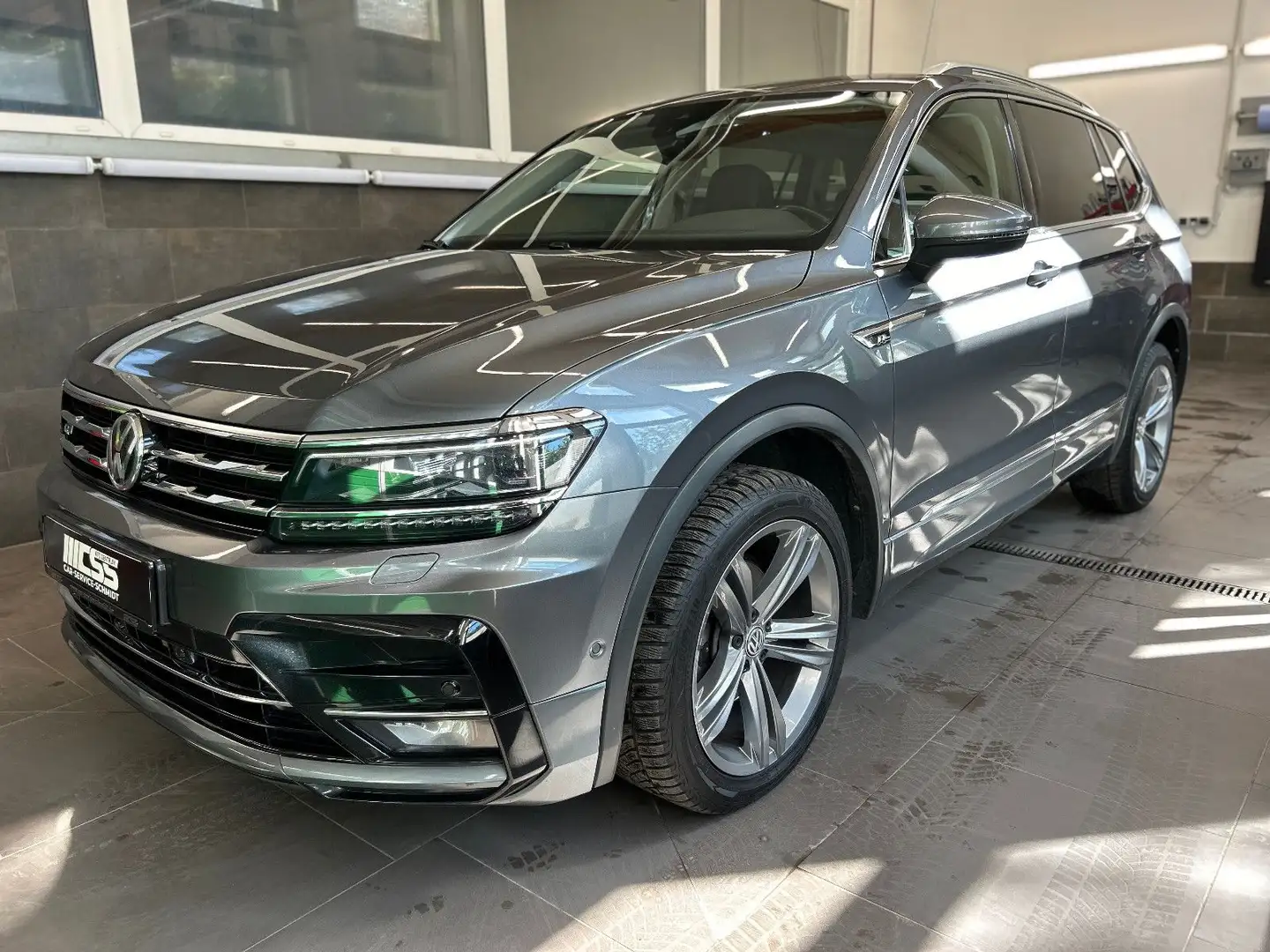 Volkswagen Tiguan Allspace R-Line*7-Sitze*ACC*LED*LEDER*AHK Сірий - 1