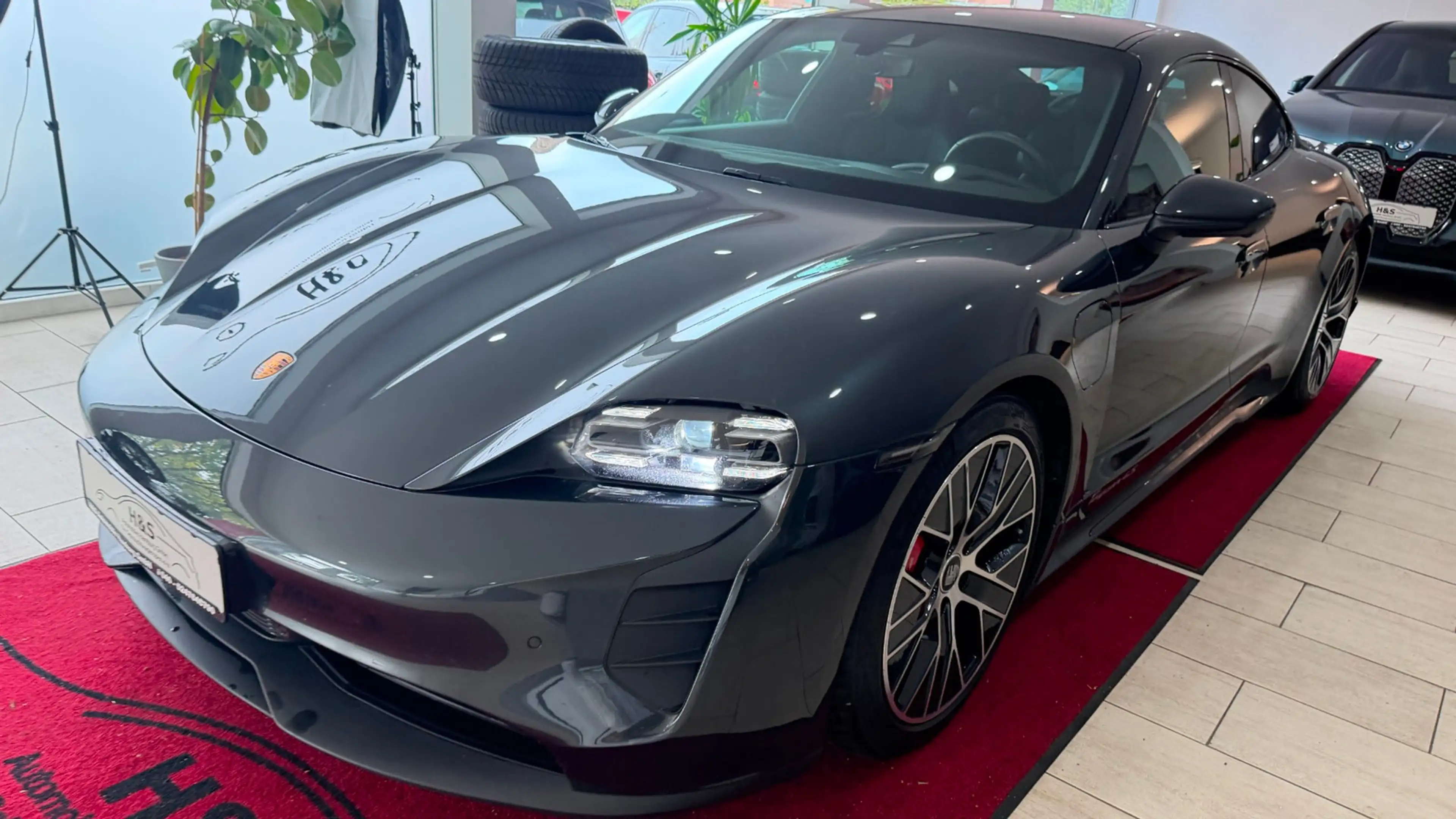 Porsche Taycan 4 S Approved — photo 2