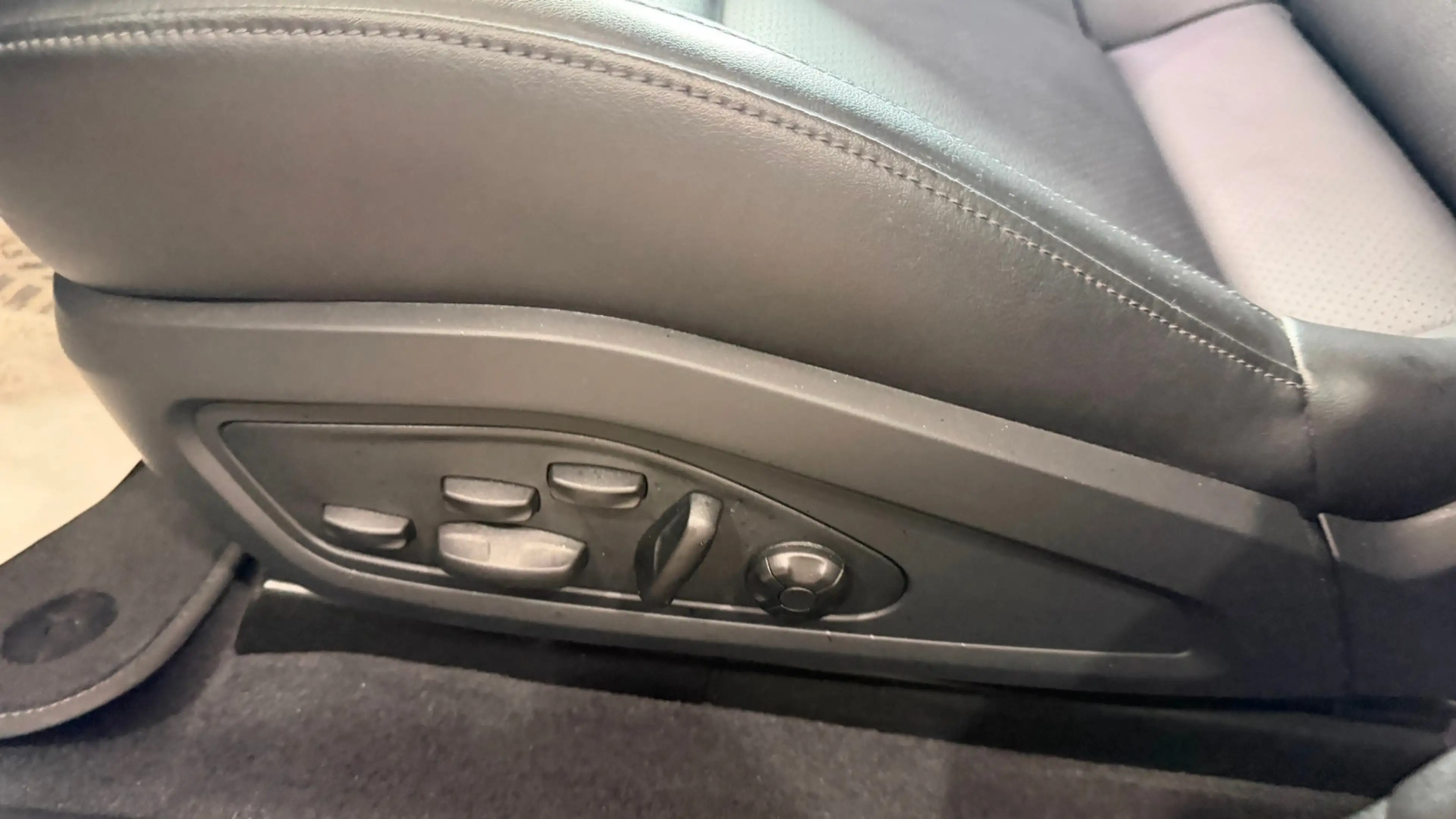Porsche Taycan 4 S Approved — photo 15