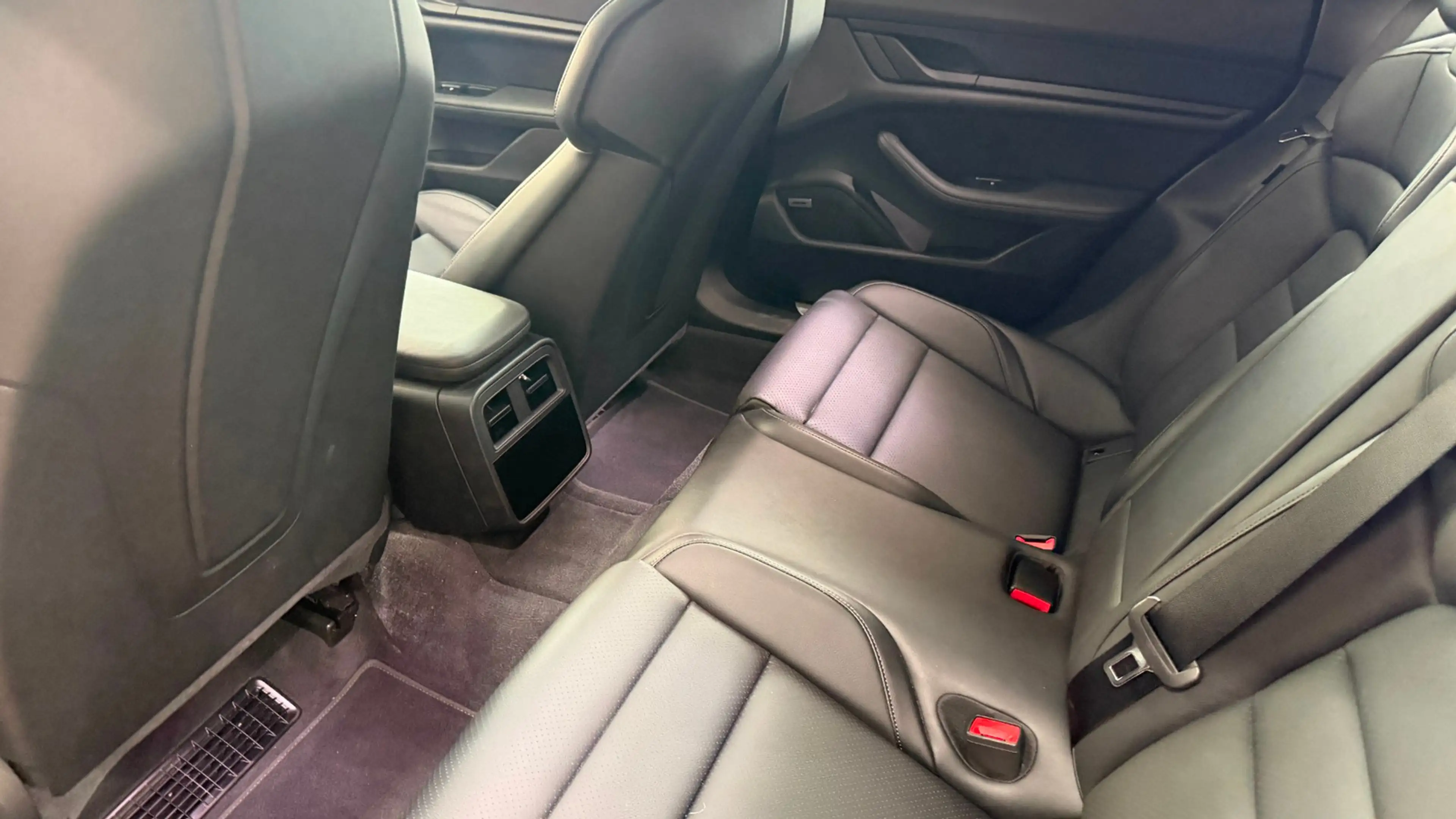 Porsche Taycan 4 S Approved — photo 11