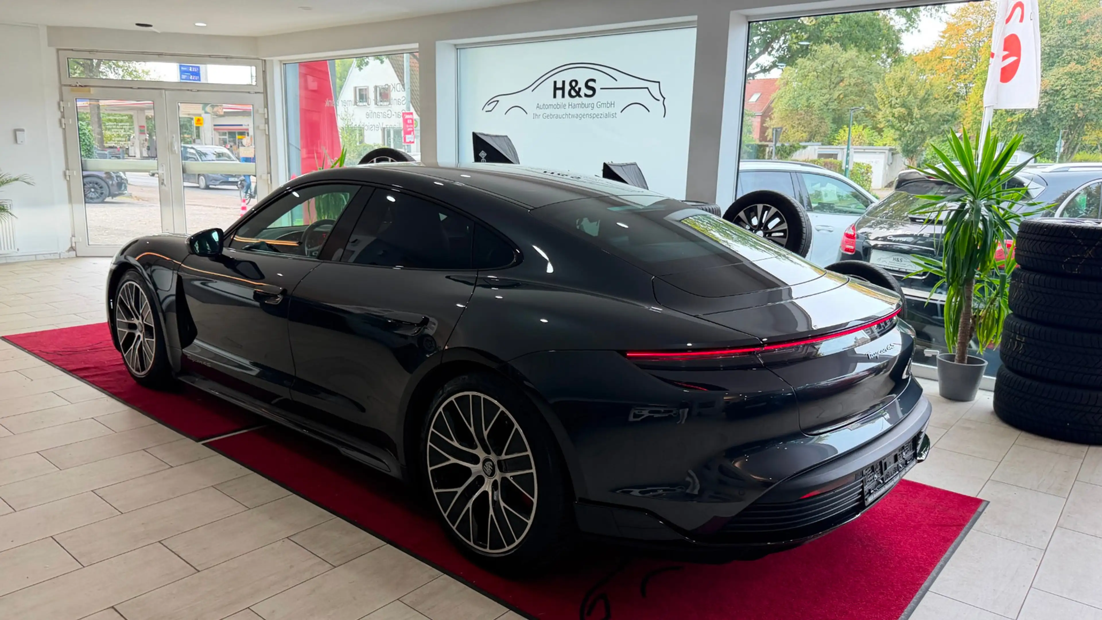 Porsche Taycan 4 S Approved — photo 7