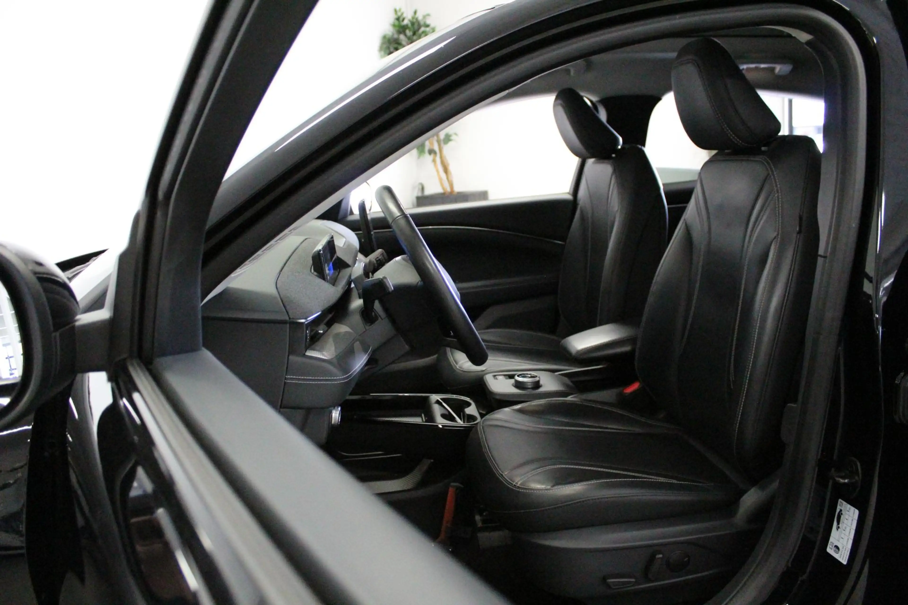 Ford Mustang Mach-E Extended RWD 98 kWh | CAMERA | DAB-RADIO | CLIMA | — photo 11