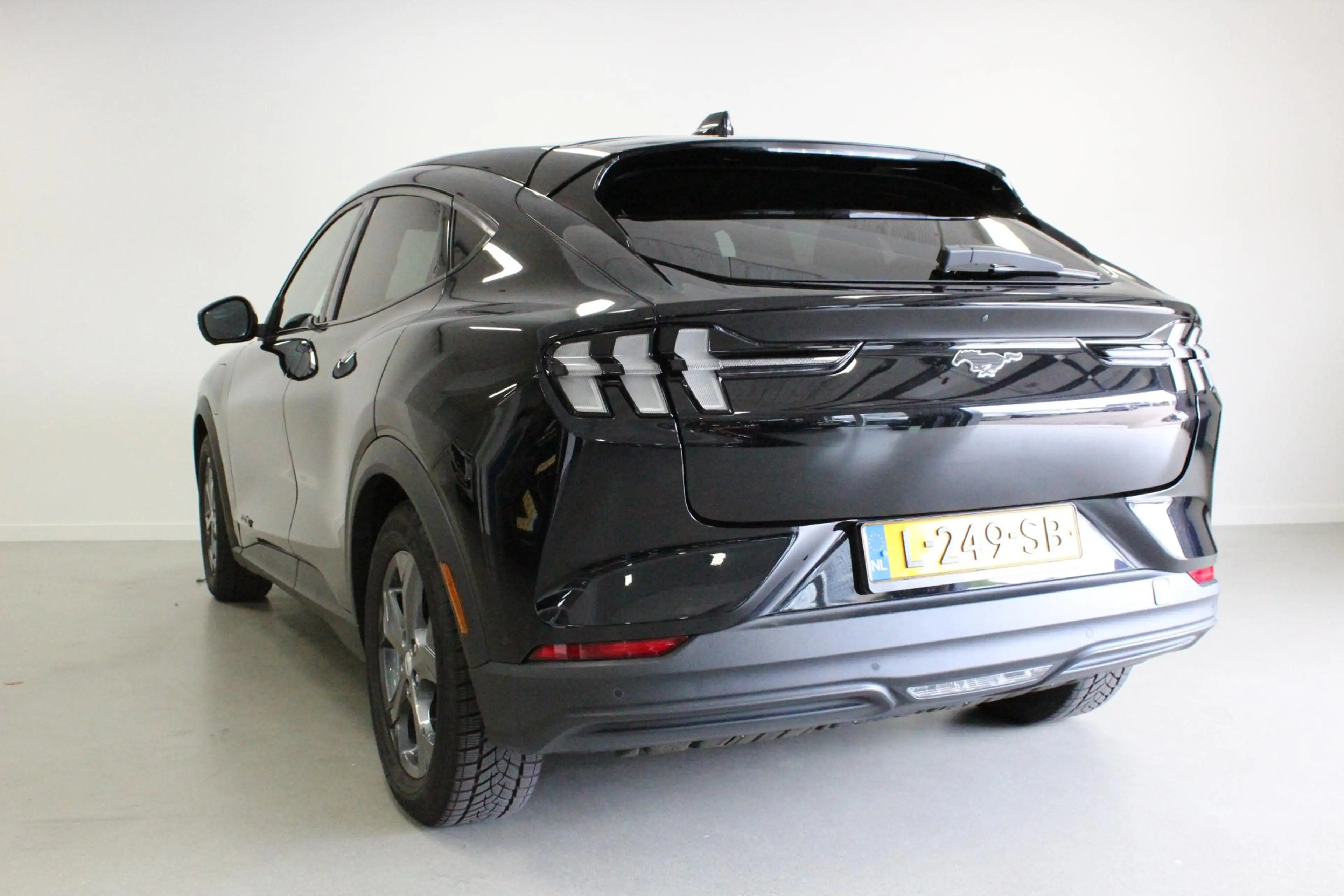 Ford Mustang Mach-E Extended RWD 98 kWh | CAMERA | DAB-RADIO | CLIMA | — photo 5