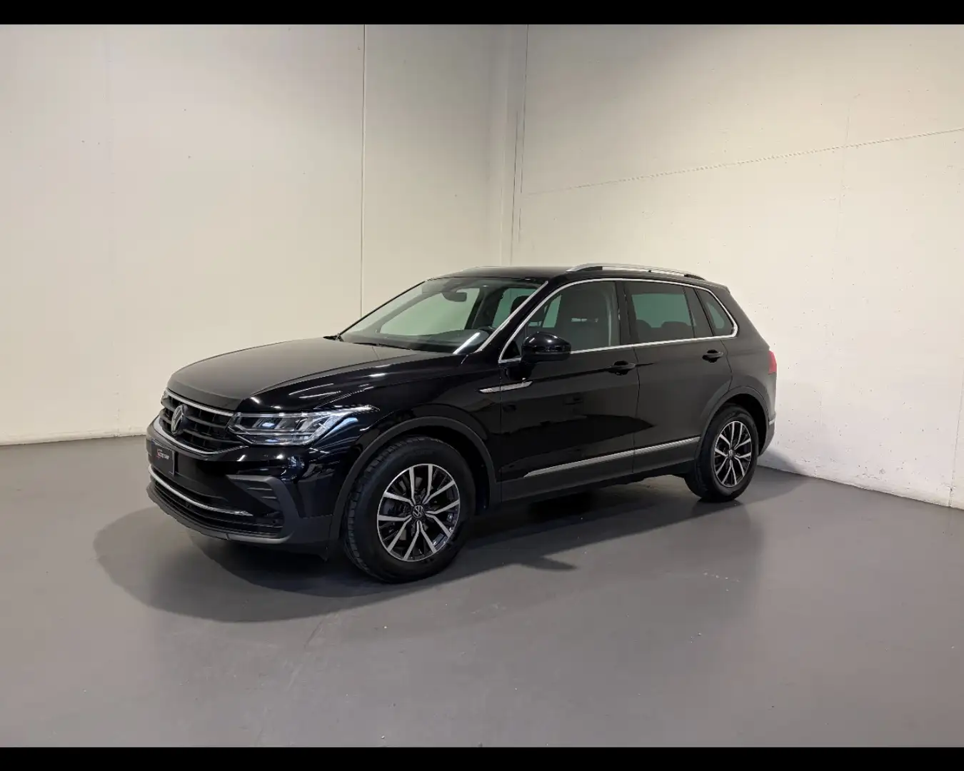 Volkswagen Tiguan 1.5 TSI DSG LIFE Schwarz - 2