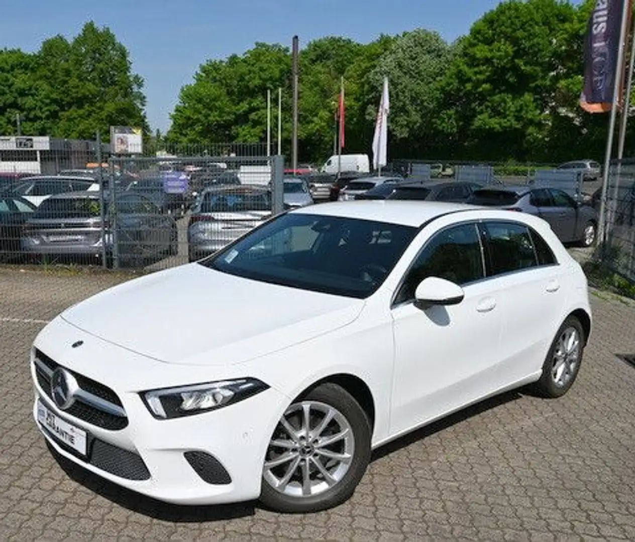 Mercedes-Benz A 200 A -Klasse A 200 Progressive Leder LED Klimaauto Bílá - 1