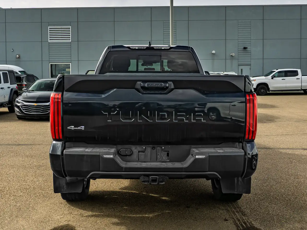 Toyota Tundra снимка Toyota Tundra