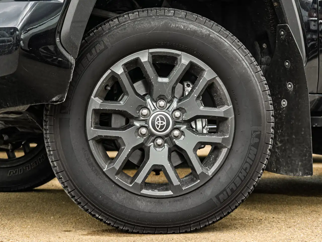Toyota Tundra снимка Toyota Tundra