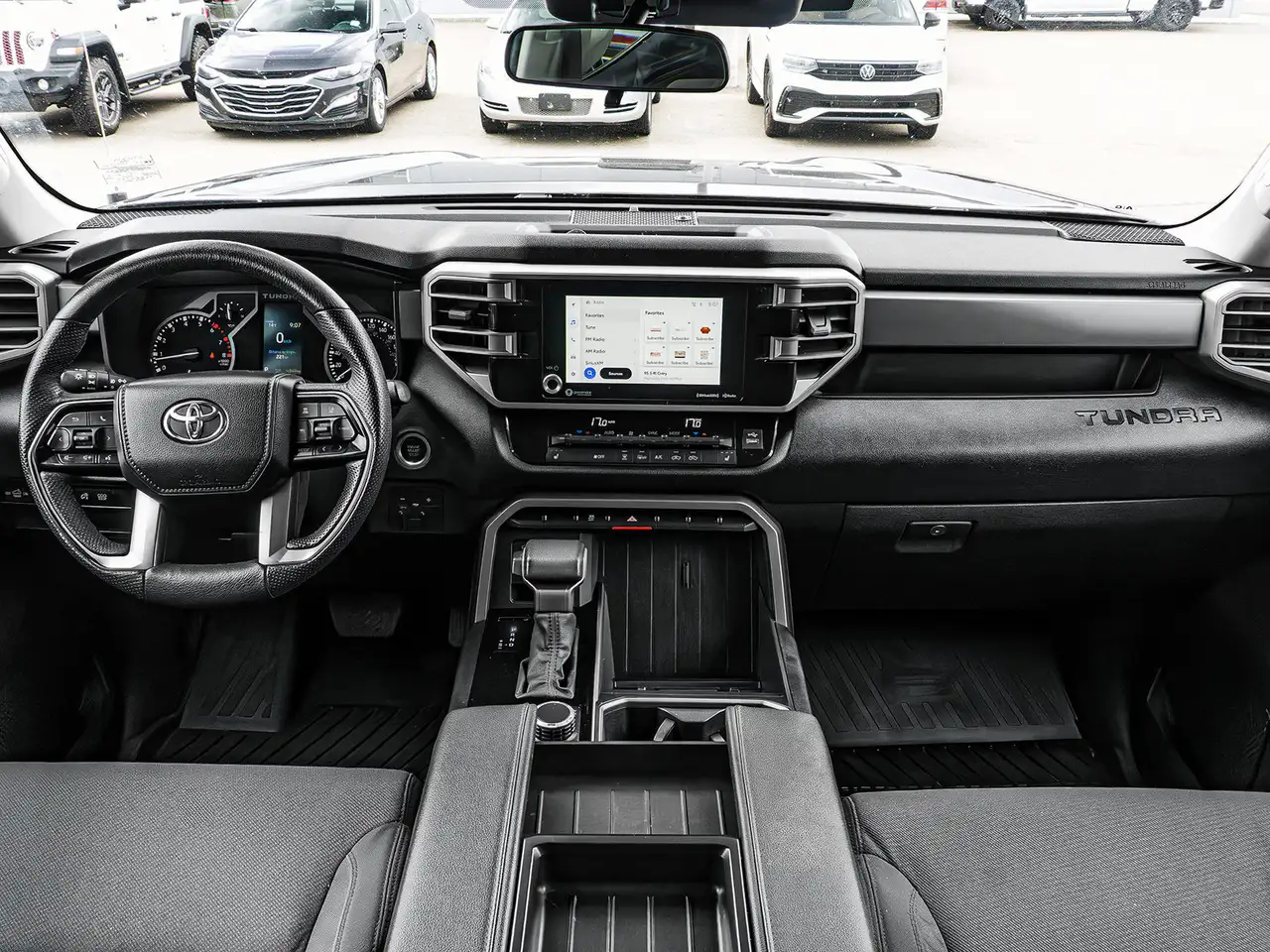 Toyota Tundra снимка Toyota Tundra