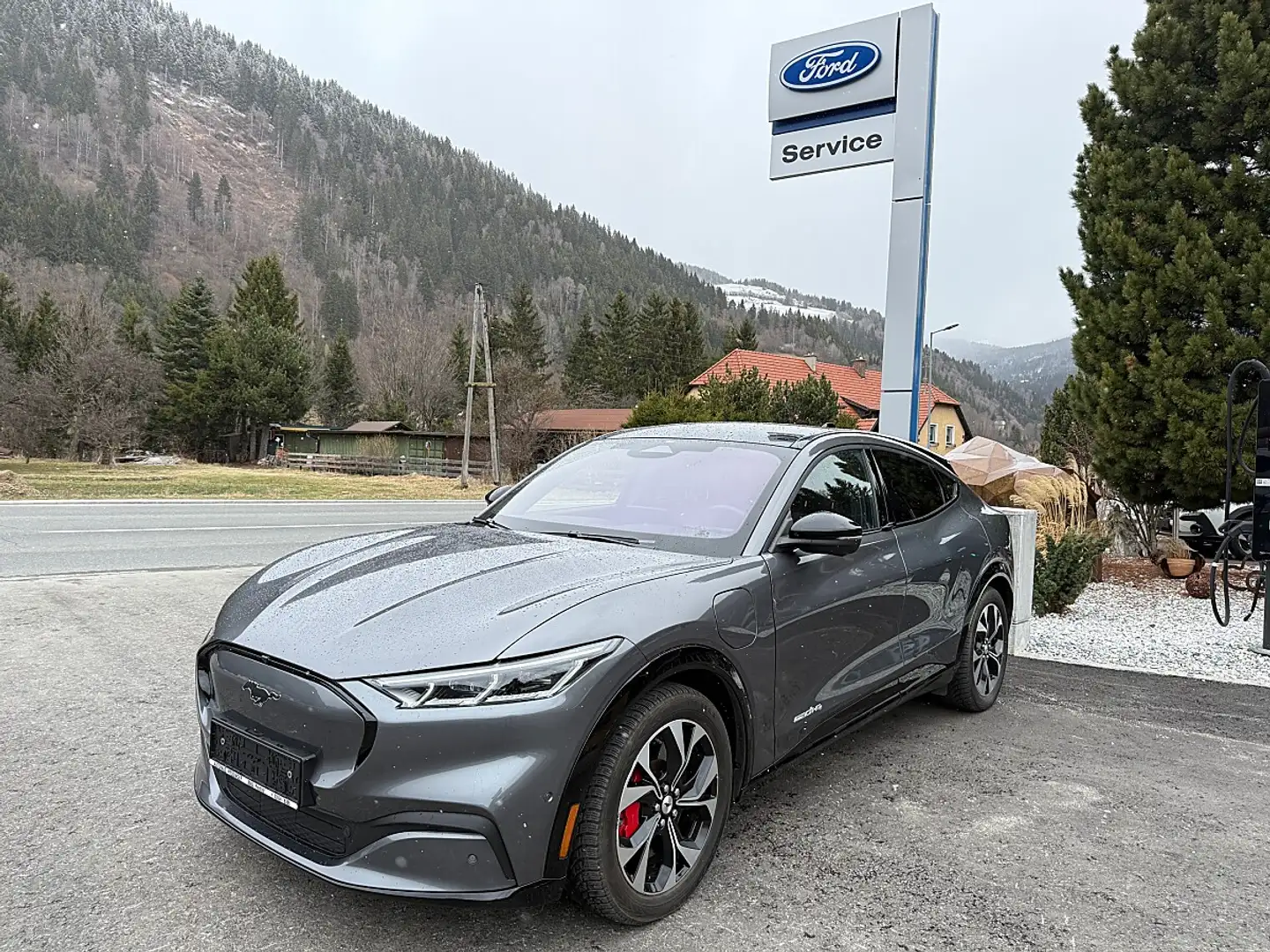 Ford Mustang Mach-E AWD Elektro Standard Range Grau - 1