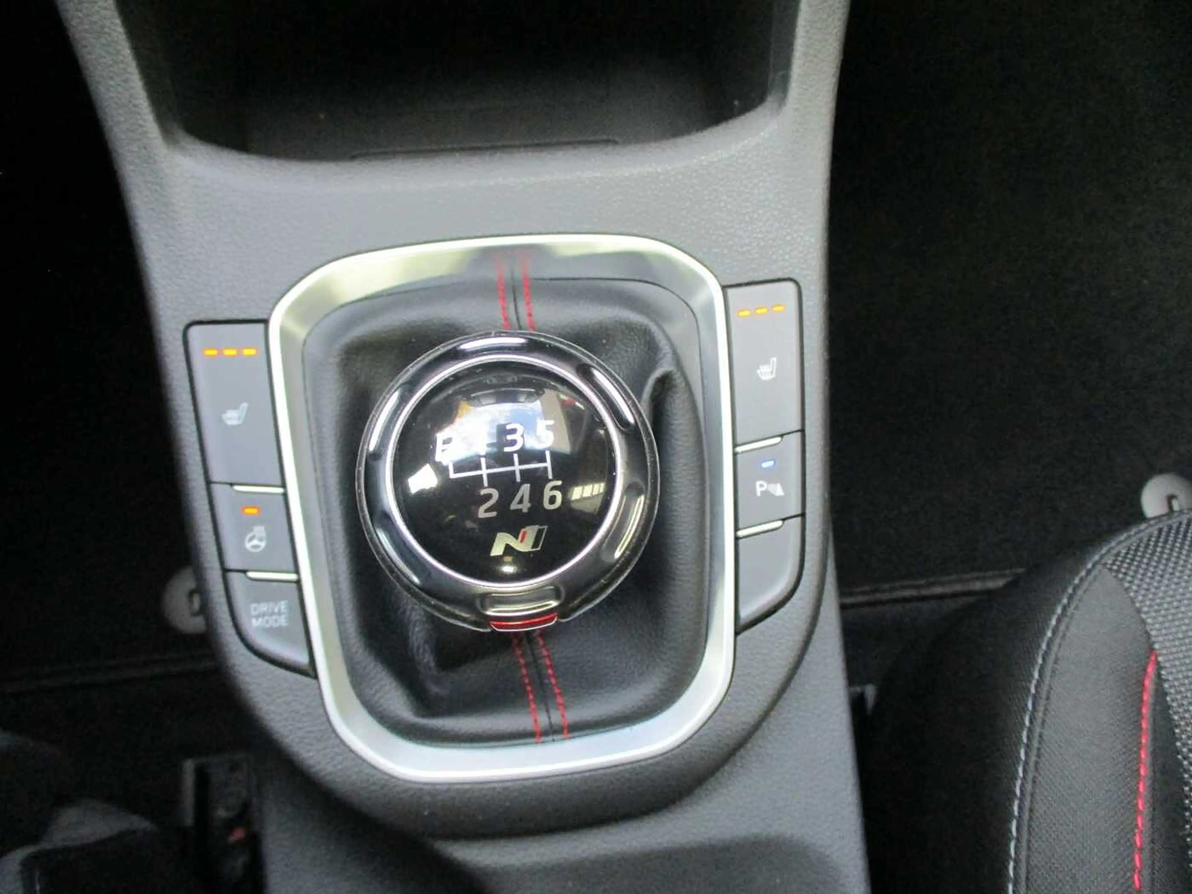 Hyundai i30 Fastback 1.5 T-GDI 48V-Hybrid N-Line — photo 10