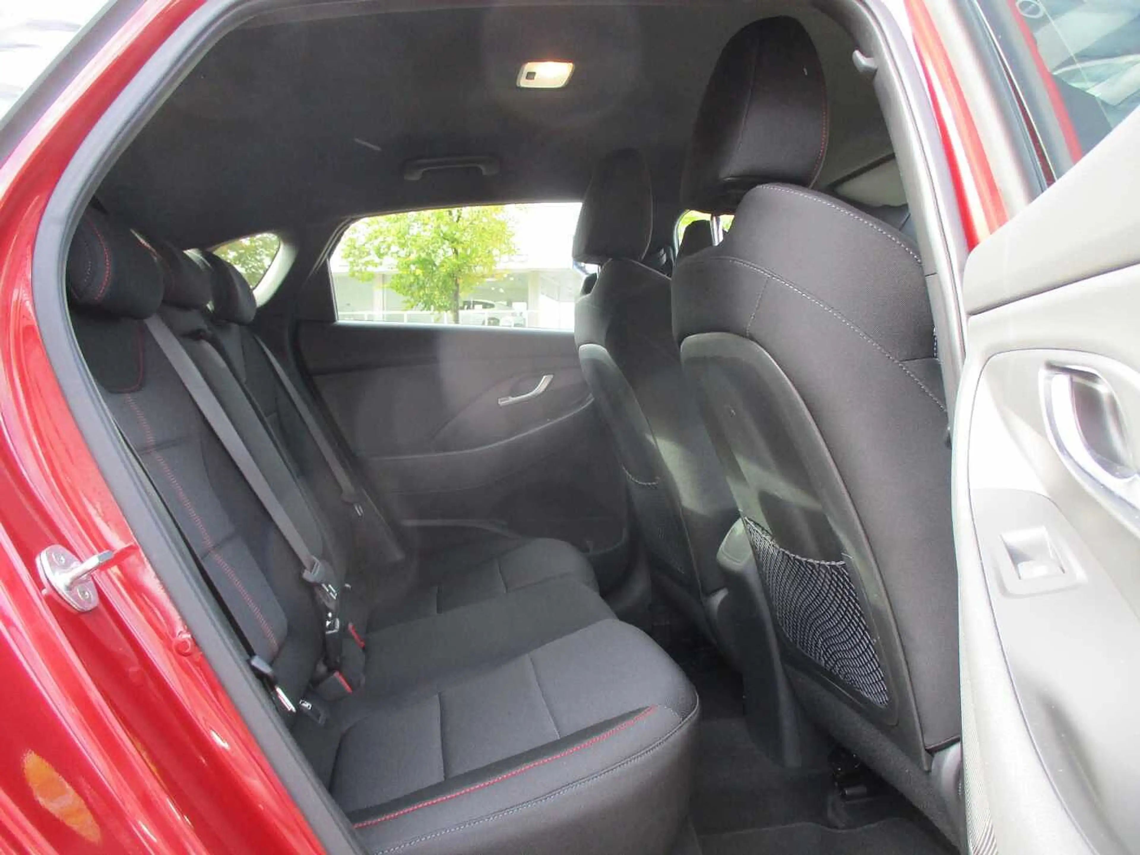 Hyundai i30 Fastback 1.5 T-GDI 48V-Hybrid N-Line — photo 15