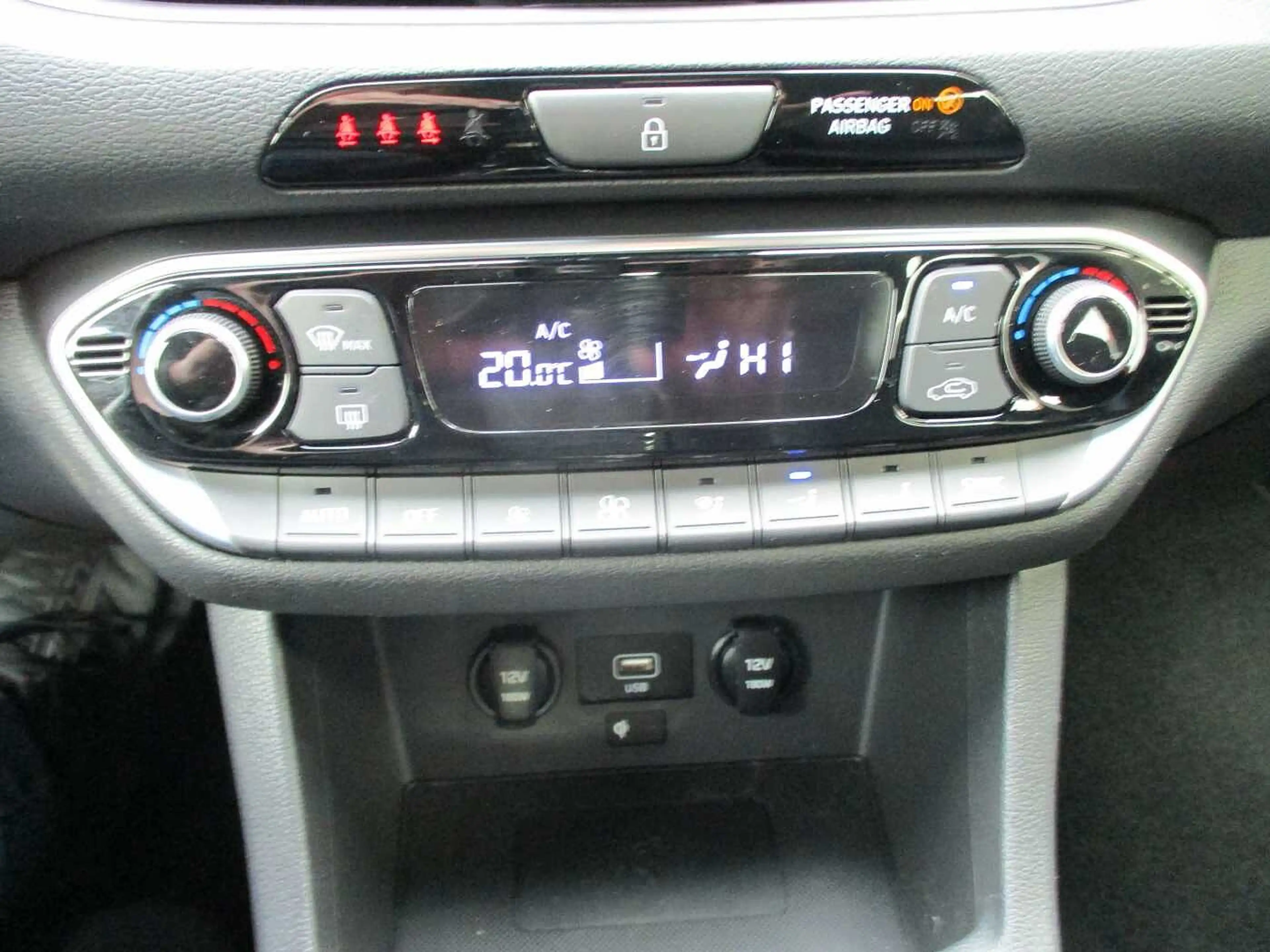 Hyundai i30 Fastback 1.5 T-GDI 48V-Hybrid N-Line — photo 11