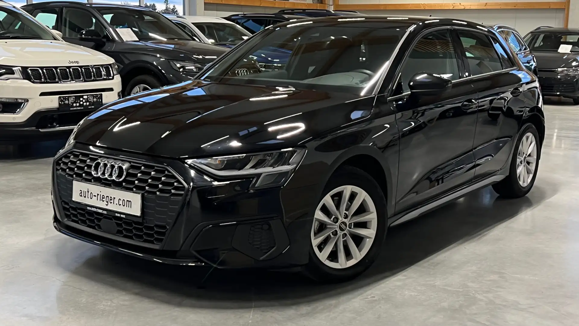 Audi A3 35 TFSI LED, Kamera, AHK, Sportsitze Schwarz - 2