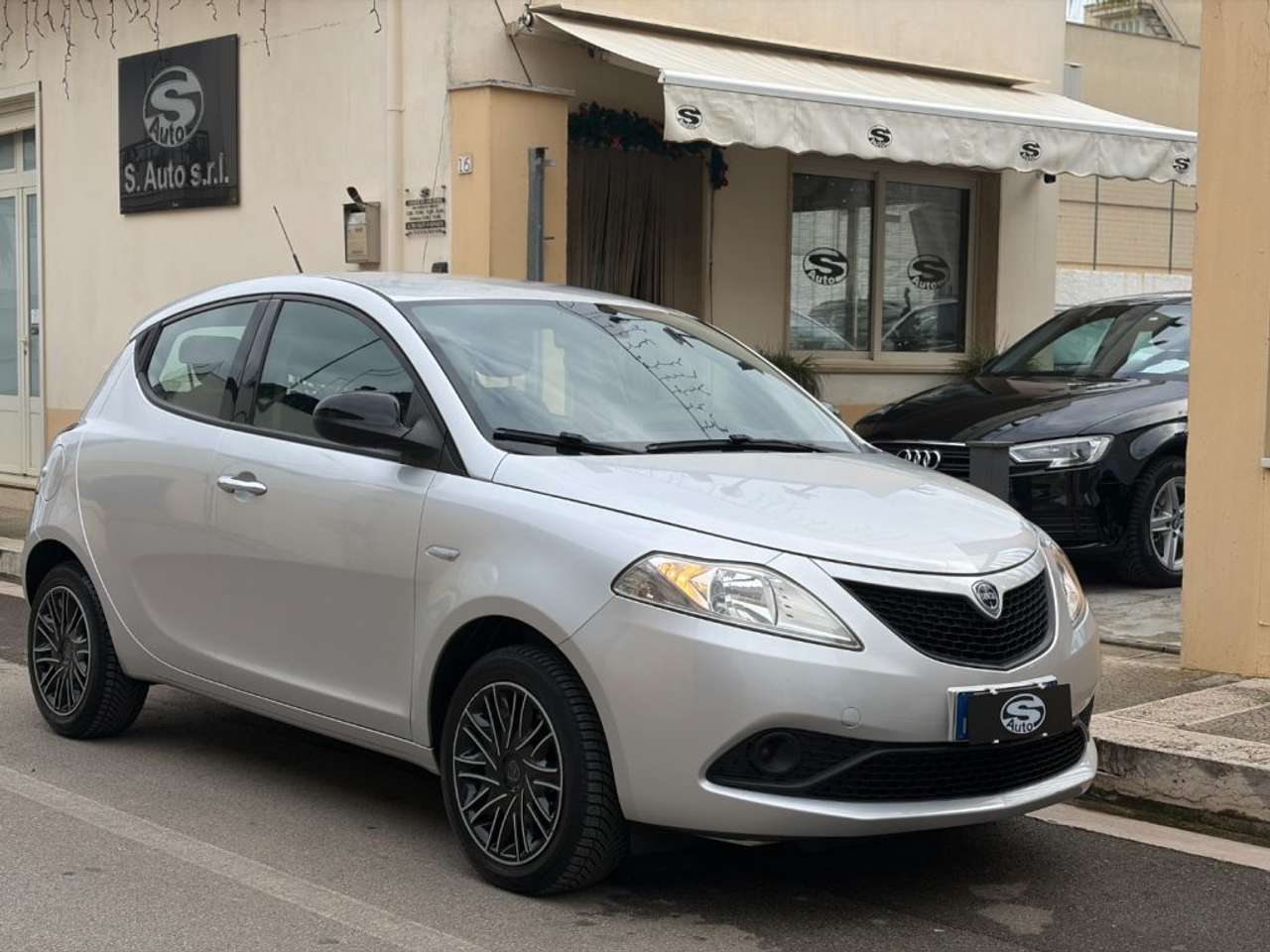 Lancia Ypsilon 1.2 69 CV 5P Gold