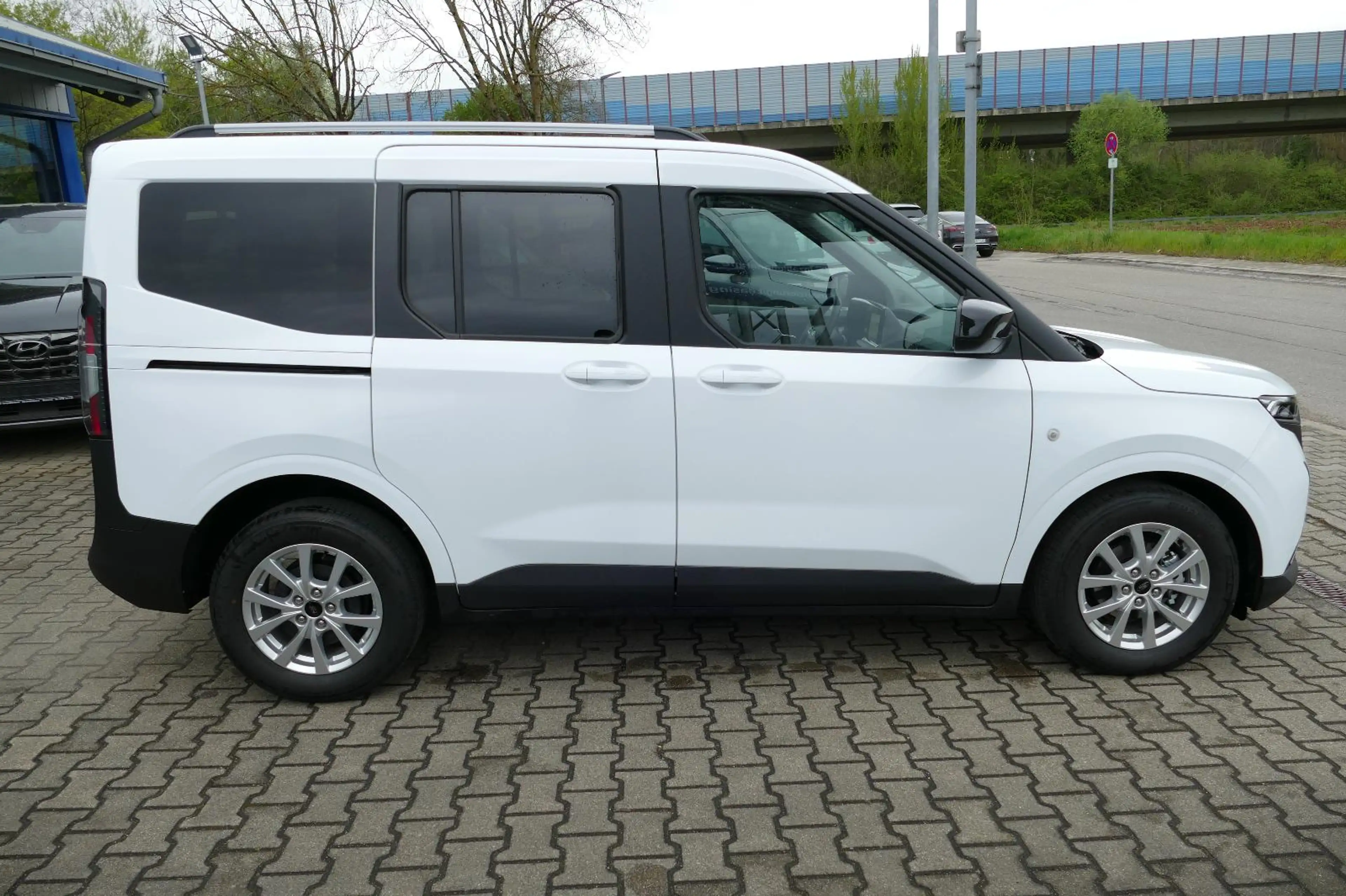 Ford Tourneo Titanium*CAM*APP*KLIMAAUTO — photo 2