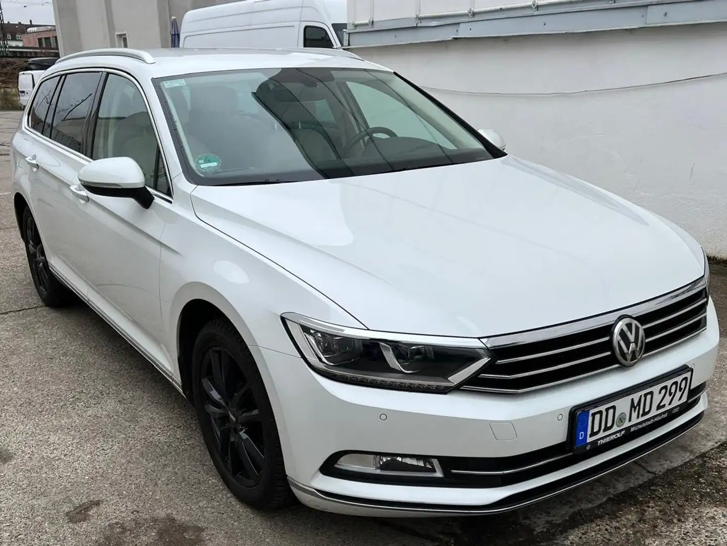 Volkswagen Passat Variant Passat Variant 1.8 TSI (BlueMotion Technology) DSG Weiß - 1
