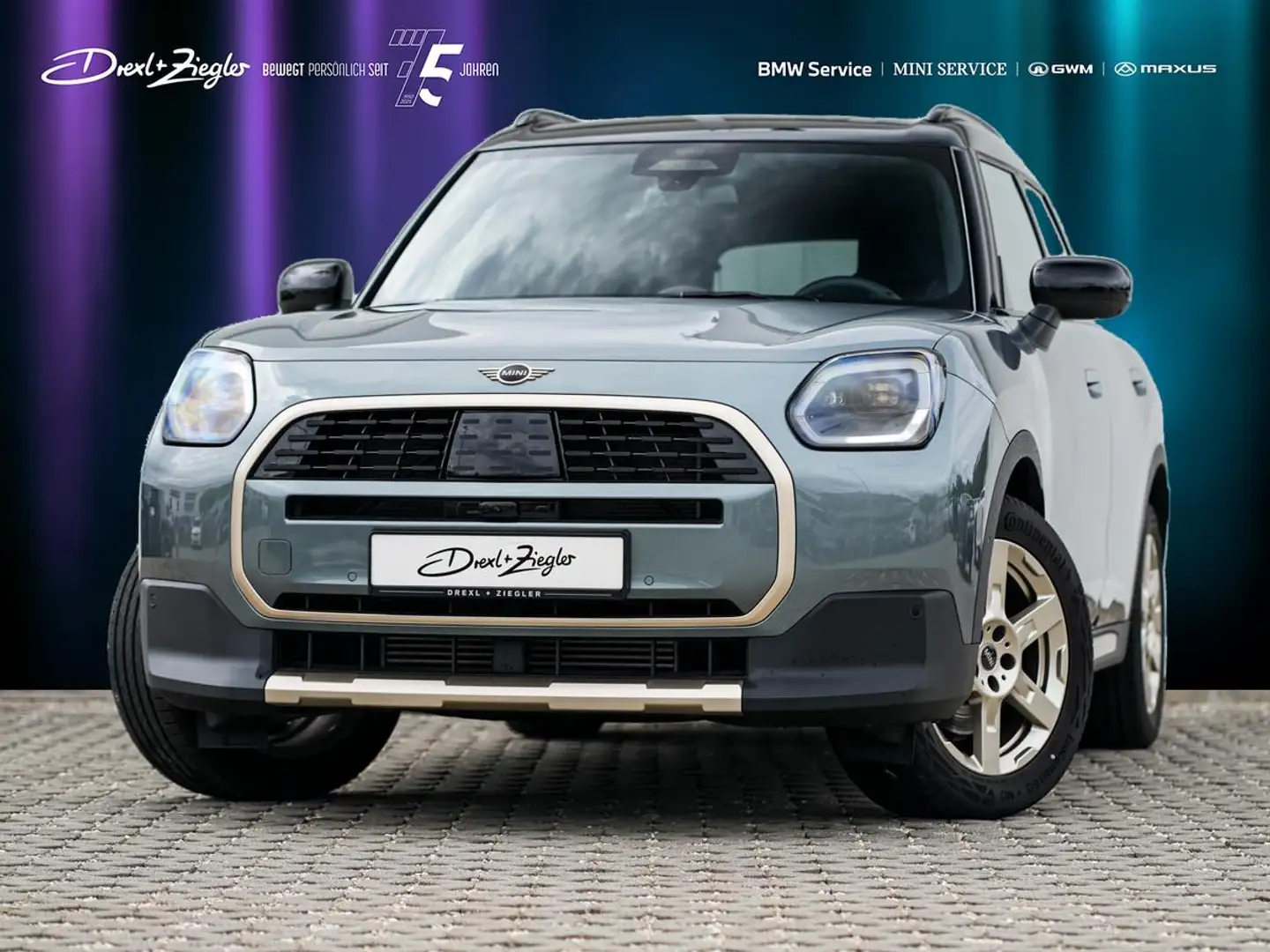 MINI Cooper Countryman Countryman C Favoured-T Paket XL AHK PanoDach Grün - 1
