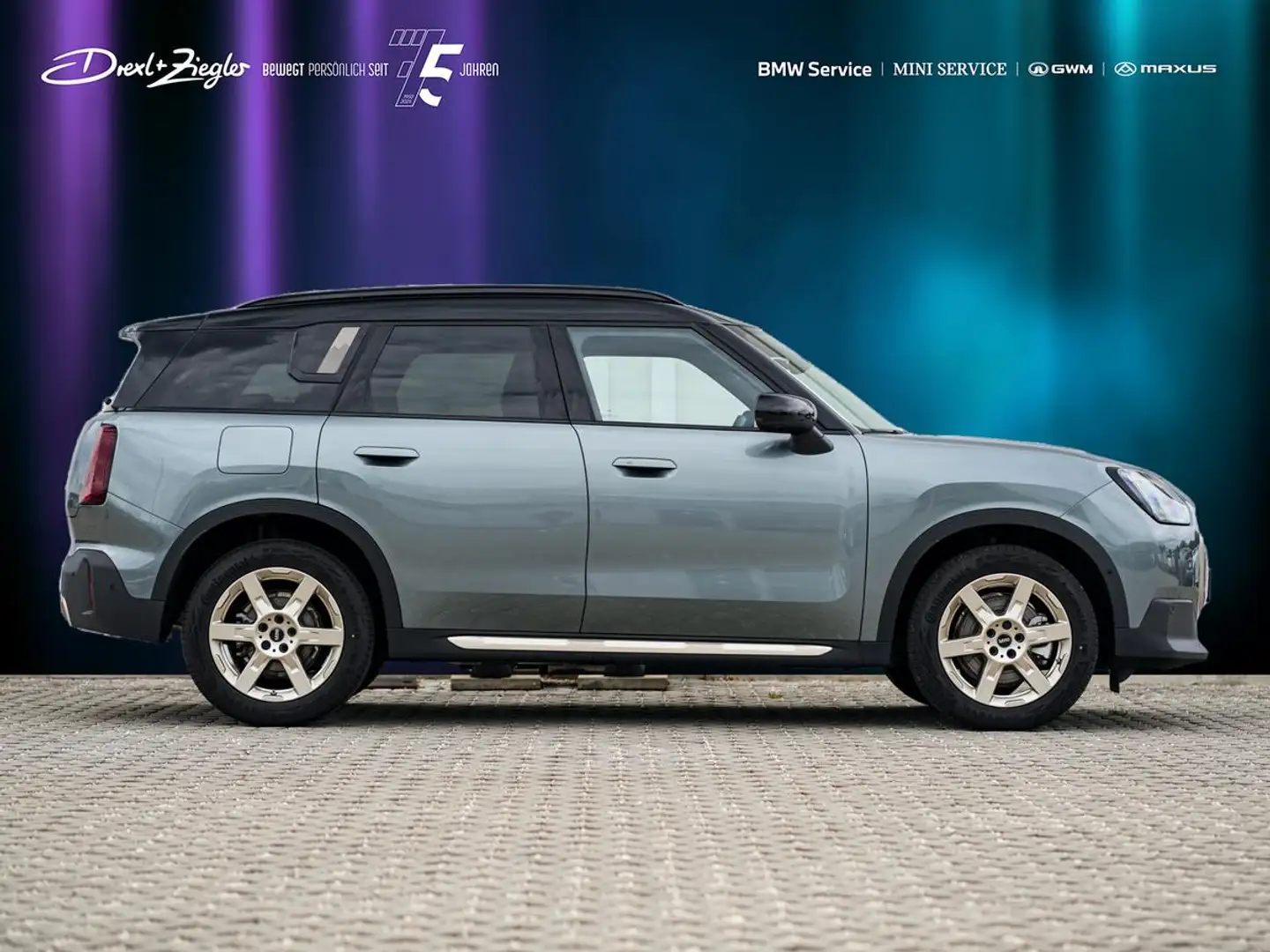 MINI Cooper Countryman Countryman C Favoured-T Paket XL AHK PanoDach Grün - 2