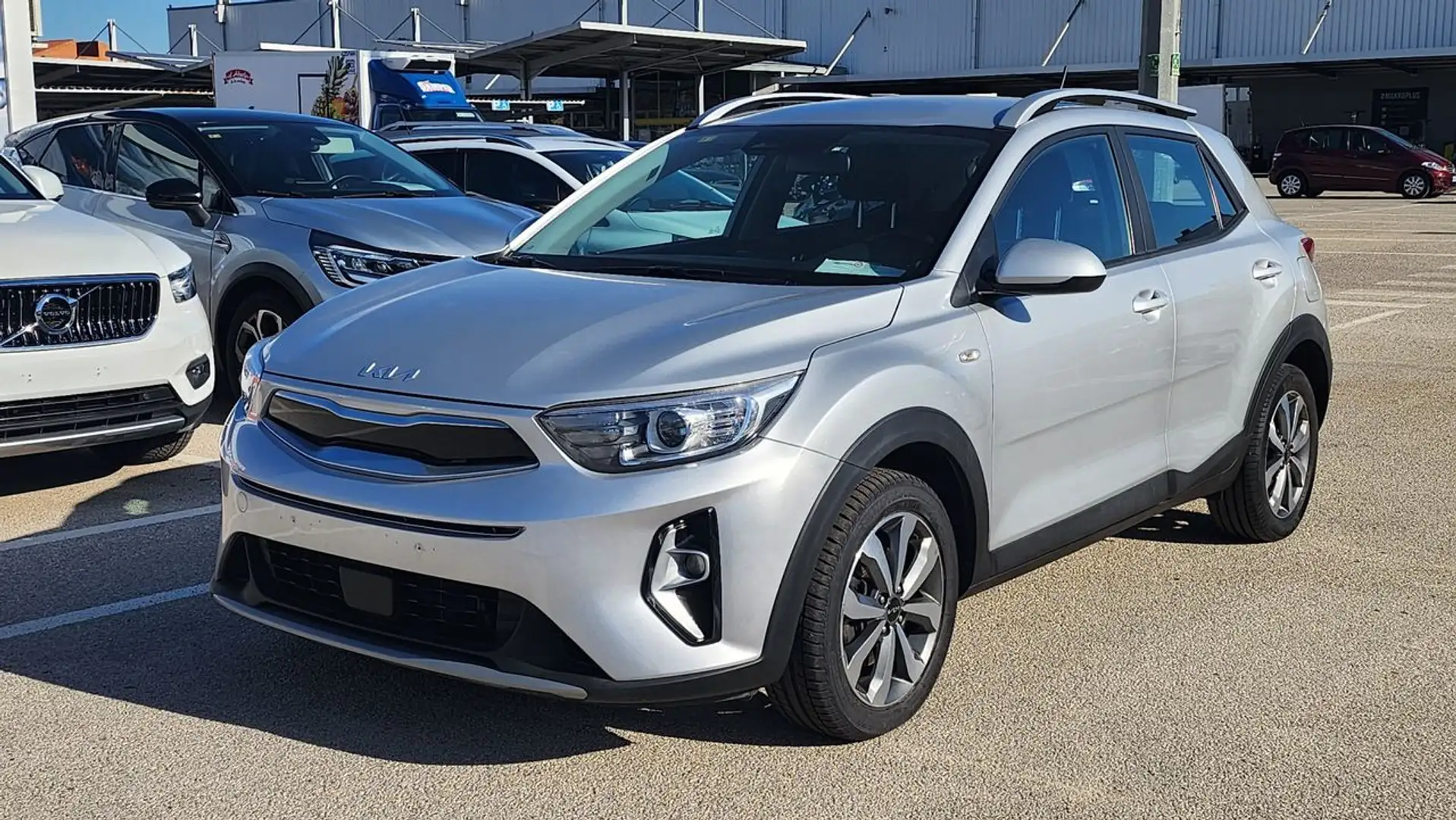 Kia Stonic 1.0 T-GDi MHEV iMT Drive Plus 100 Plateado - 2