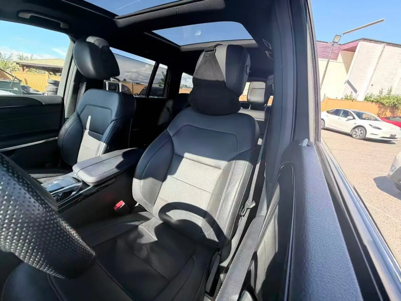 Mercedes-Benz GLS снимка Mercedes-Benz GLS